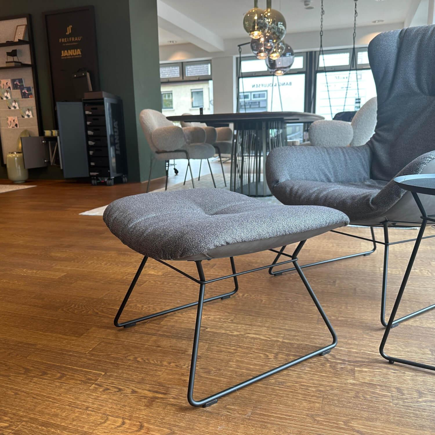 Freifrau - Sessel Leya Wingback Chair Innen Stoff Shake Walnut Braun Grau Außen Leder Muscat Carbon Braun Grau Mit Hocker - 6