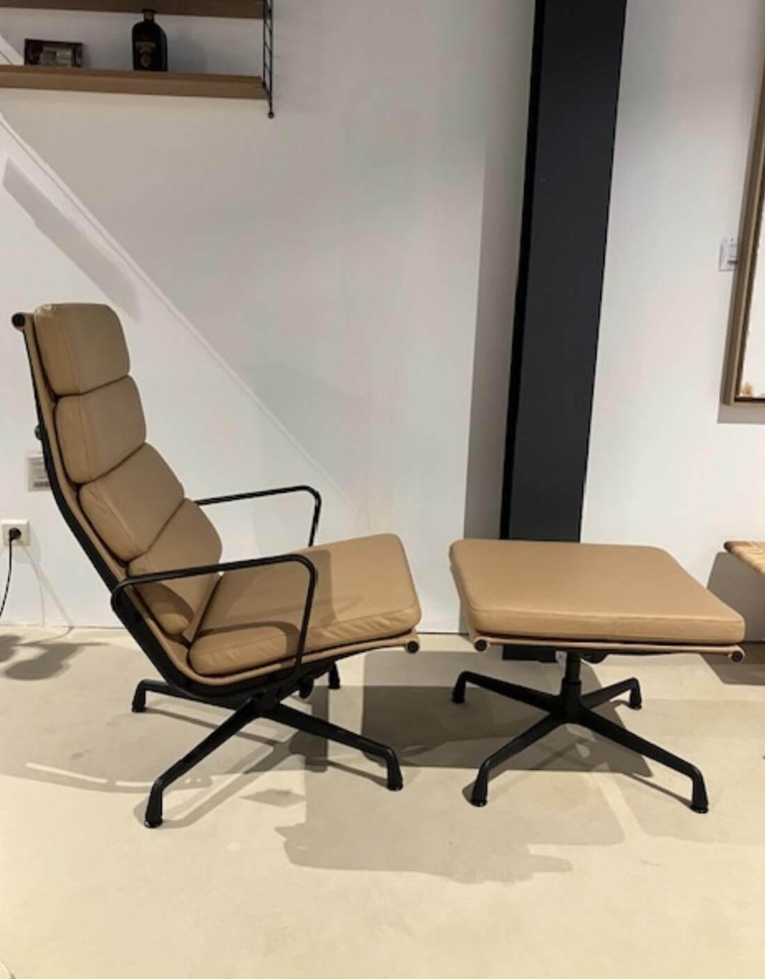Vitra - Relaxsessel Soft Pad EA222 Leder Premium F Ocker 62 Hellbraun Gestell Metall Tiefschwarz Pulverbeschichtet Inkl. Hocker - 5