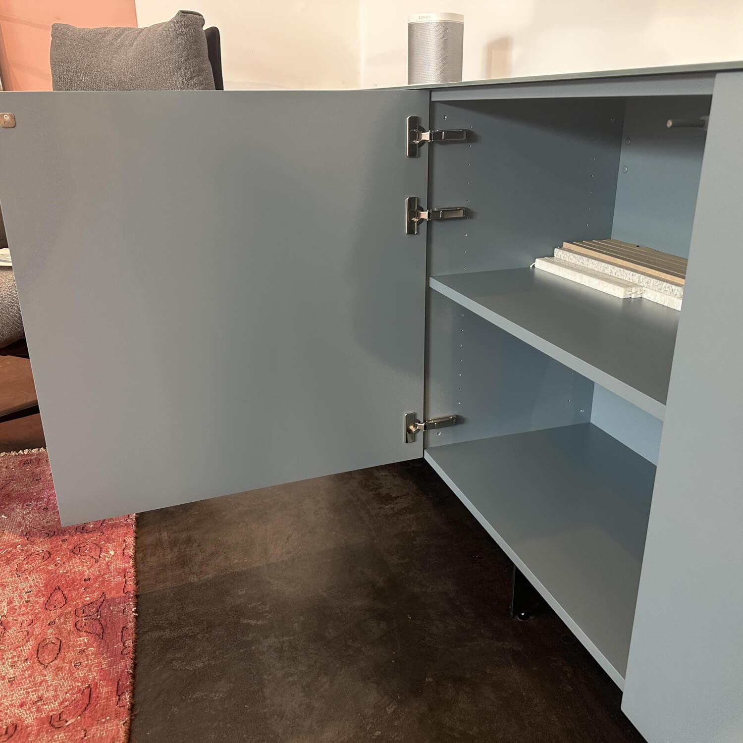 Contur - Sideboard 3900 Glattlack 498 Taubenblau Abdeckplatte Glas Gefrostet Inklusive 2 Wandboards - 9