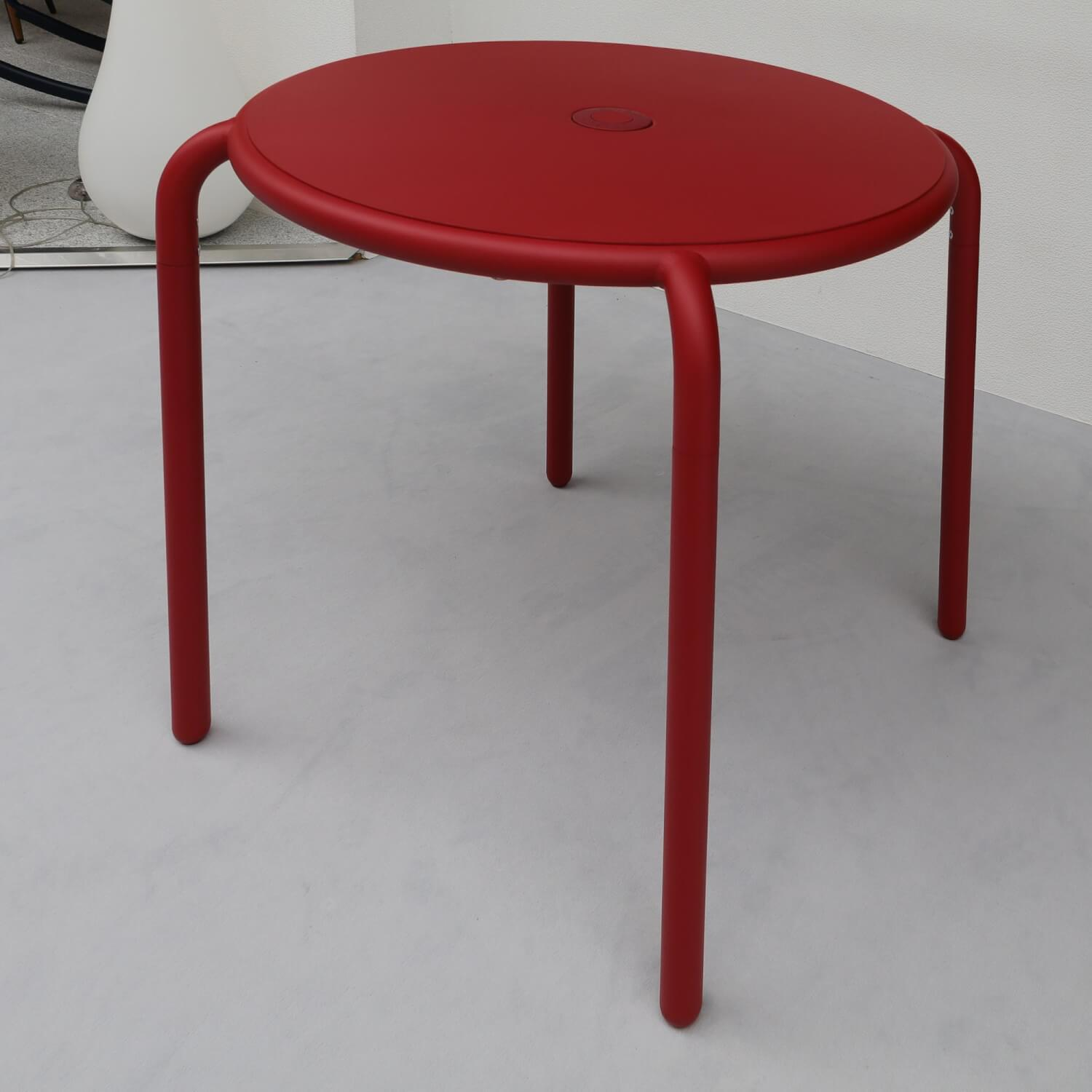 Sitzgruppe Armlehnstuhl Aluminum pulverbeschichtet Mist Green und Industrial Red und Tisch Bistro Aluminum pulverbeschichtet Industrial Red