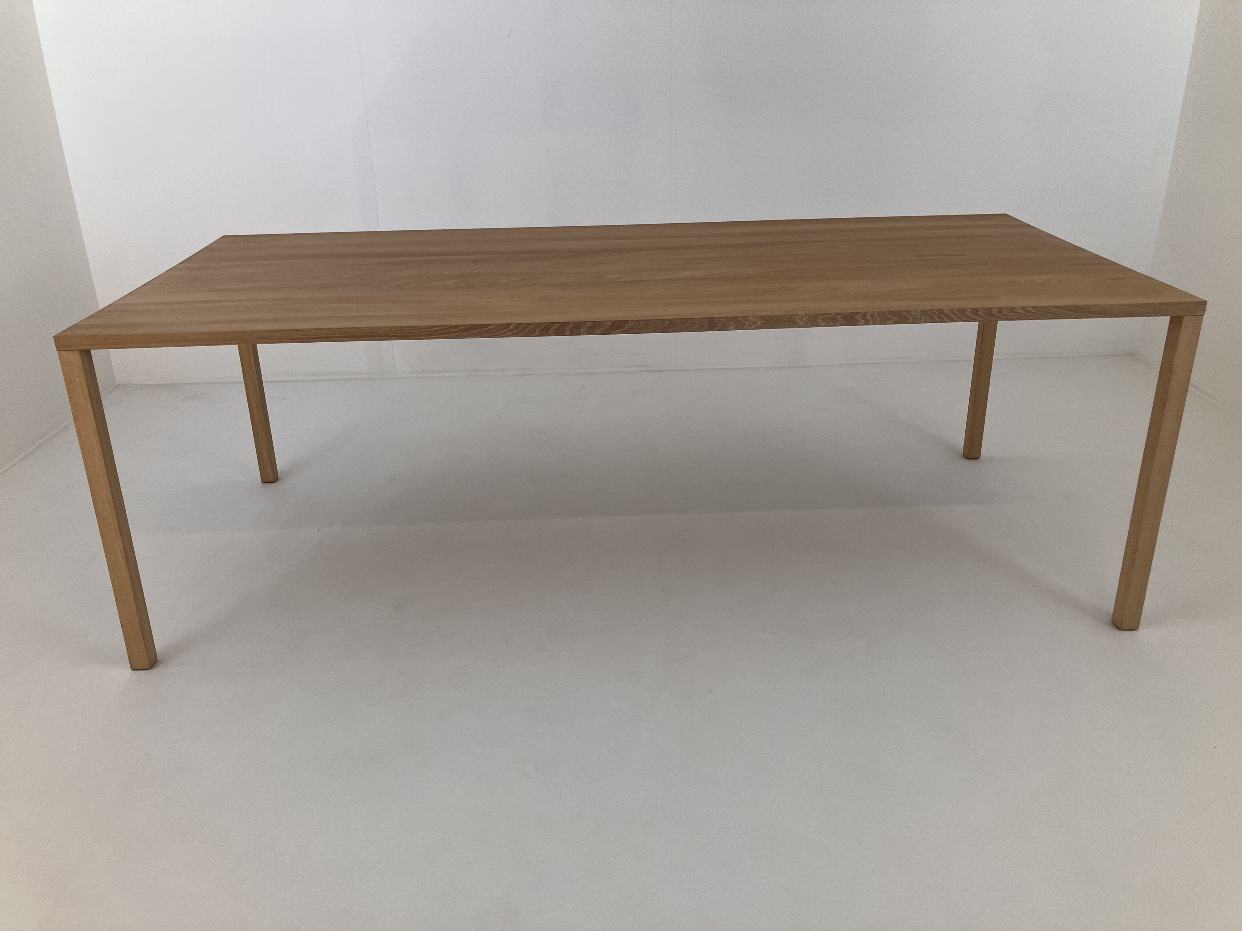 More - Esstisch Slic Massivholzplatte Eiche Oberfläche Geölt Beine Aluminium Furniert - 4