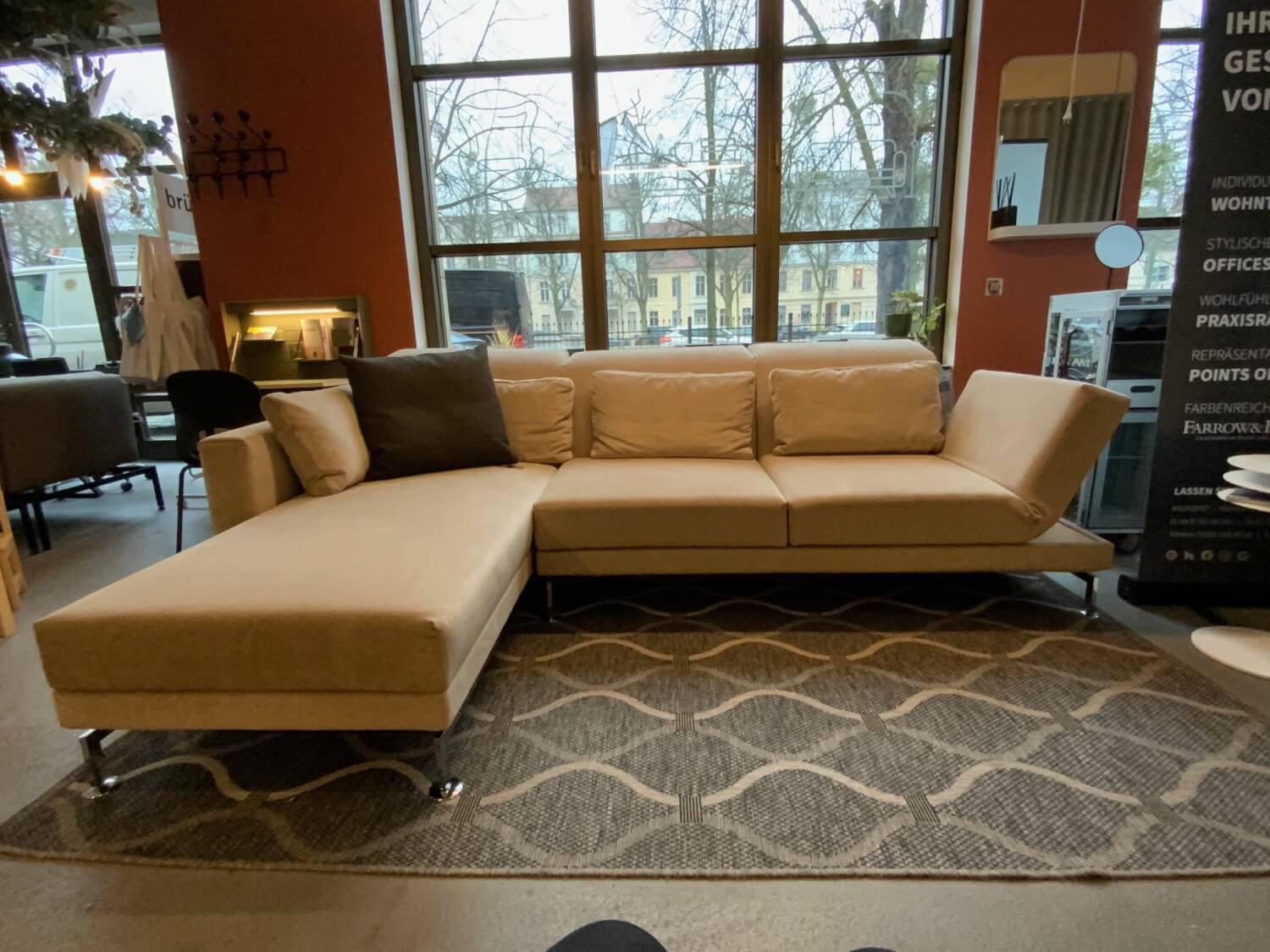 Brühl - Ecksofa Moule Medium Stoff 2813 42 Beige Kufe Mit Tellerfuß Verchromt Mit Ablage Eiche Und Kissen - 4