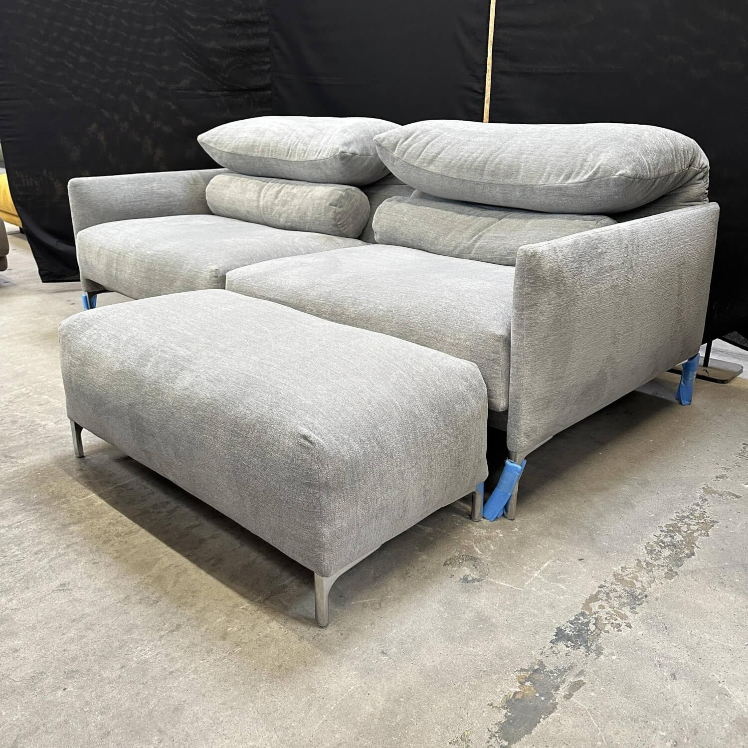 COR - Sofa Avalanche 20233 Stoff 8142 Hellgrau Füße Aluminium Poliert Inklusive Hocker 20100 Und Lendenrolle 2080 - 10