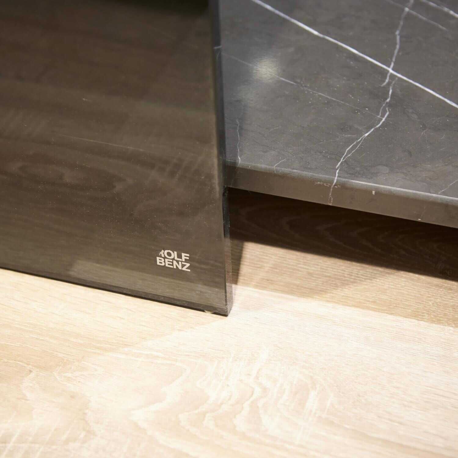 Couchtisch 970-101 R Grauglas mit Bodenplatte Naturstein Grafit Braun