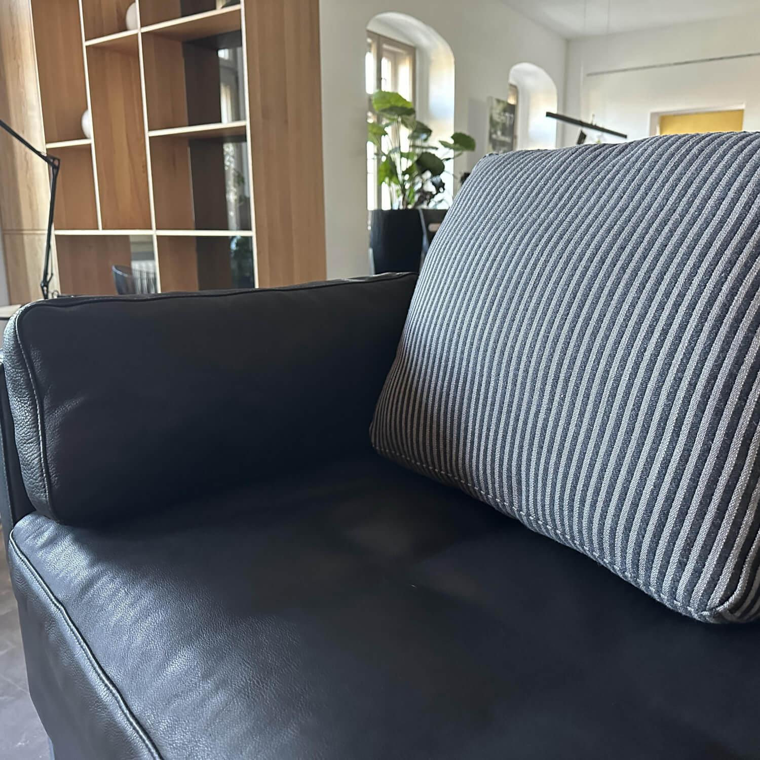 Brühl - Sofa Alba Soft Leder Pearl 5707 10 Schwarz Gestell Winkelfuß Verchromt Inklusive Kissen - 4