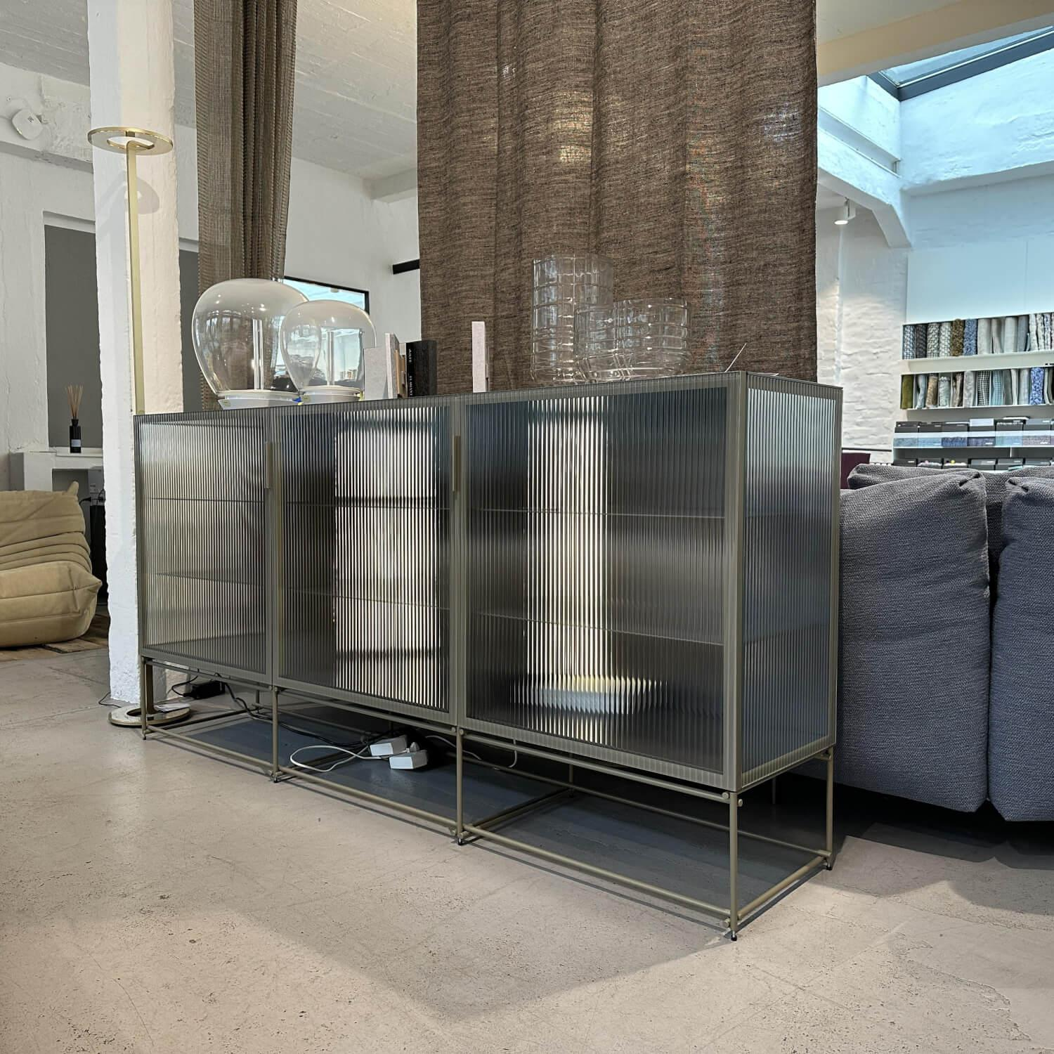 Ligne Roset - Vitrine Canaletto Front Klarglas Korpus Lack Bleigrau Inklusive LED Beleuchtung - 4