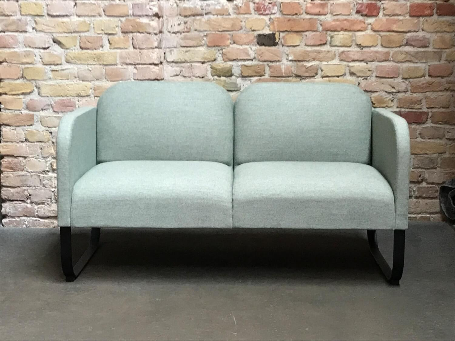 Johanson Design - Sofa Bail Stoff Camira Mainline Flax Monument MLF09 Gestell RAL 9005 - 4