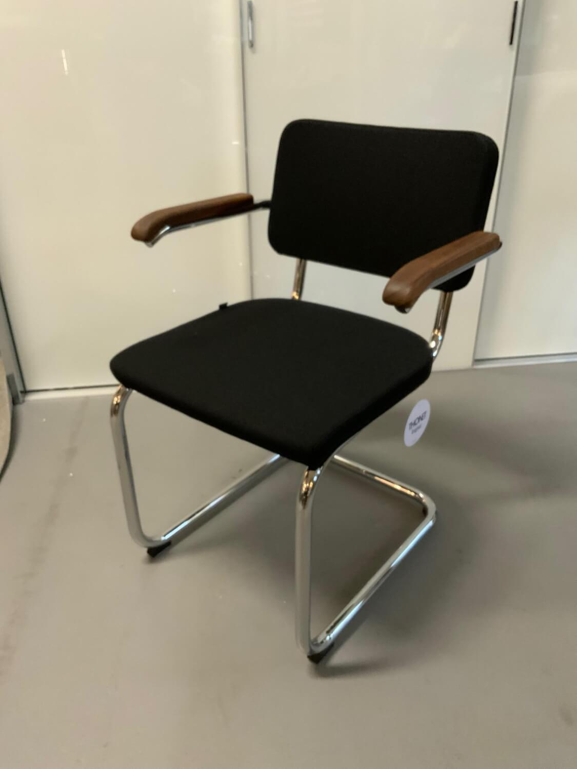 Thonet - Freischwinger S64PV Stoff I Step 60999 Schwarz Gestell Chrom Armauflagen Nussbaum Geölt - 3