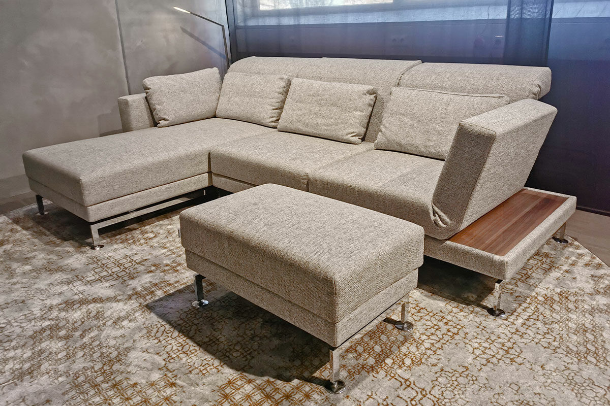 Brühl - Ecksofa Moule Medium Stoff 2480-45 Hellgrau Ablage Nussbaum Geölt mit Hocker - 8