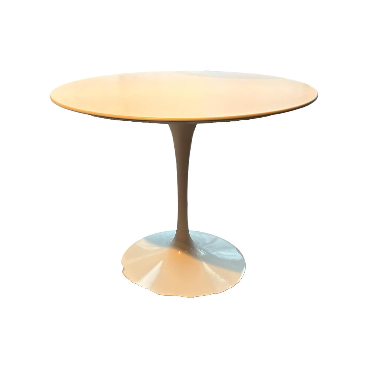 Knoll International - Esstisch Saarinen 91x91 Tulip Platte Weiß Gestell Aluminium Weiß - 1