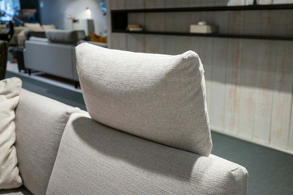 Rolf Benz - Ecksofa Cara Stoff 17.303 Silbergrau Gestell Verkehrsschwarz mit 3 Kissen - 3