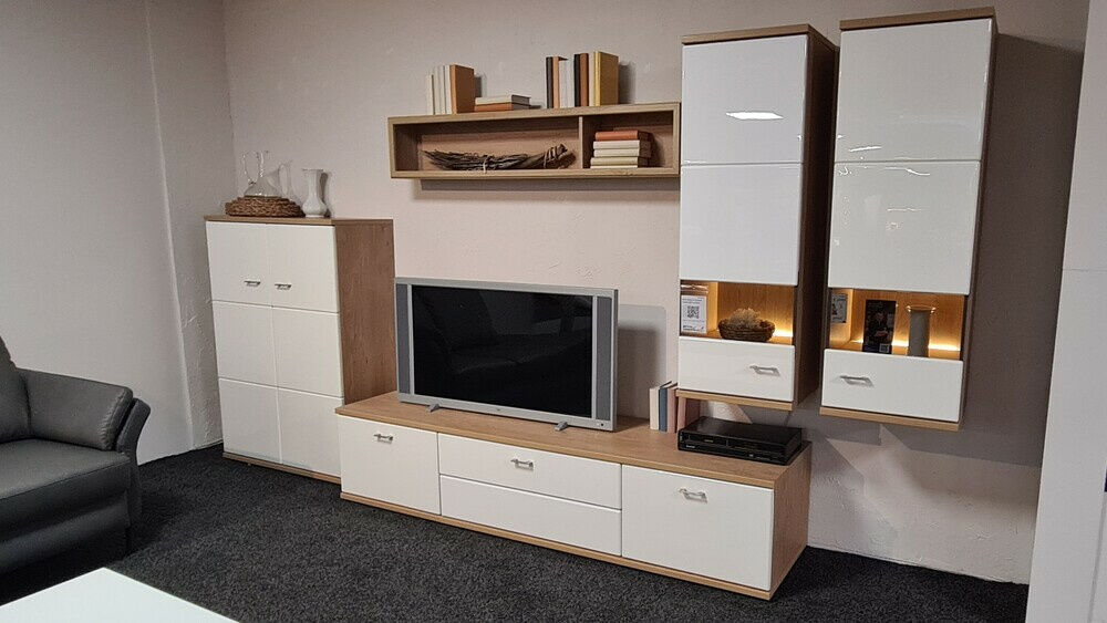 Stralsunder Möbelwerke - Wohnwand Multiplan Wildeiche Dekot Front Weiß Hochglanz - 2