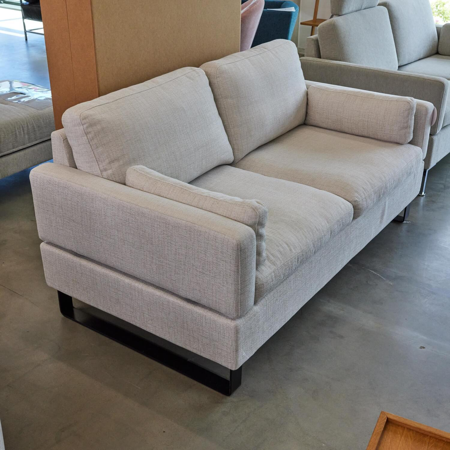 Brühl - Sofa Alba M Stoff 4430 Beige Grau Fuß Schwarz Mit Integrierten Kopfstützen - 4