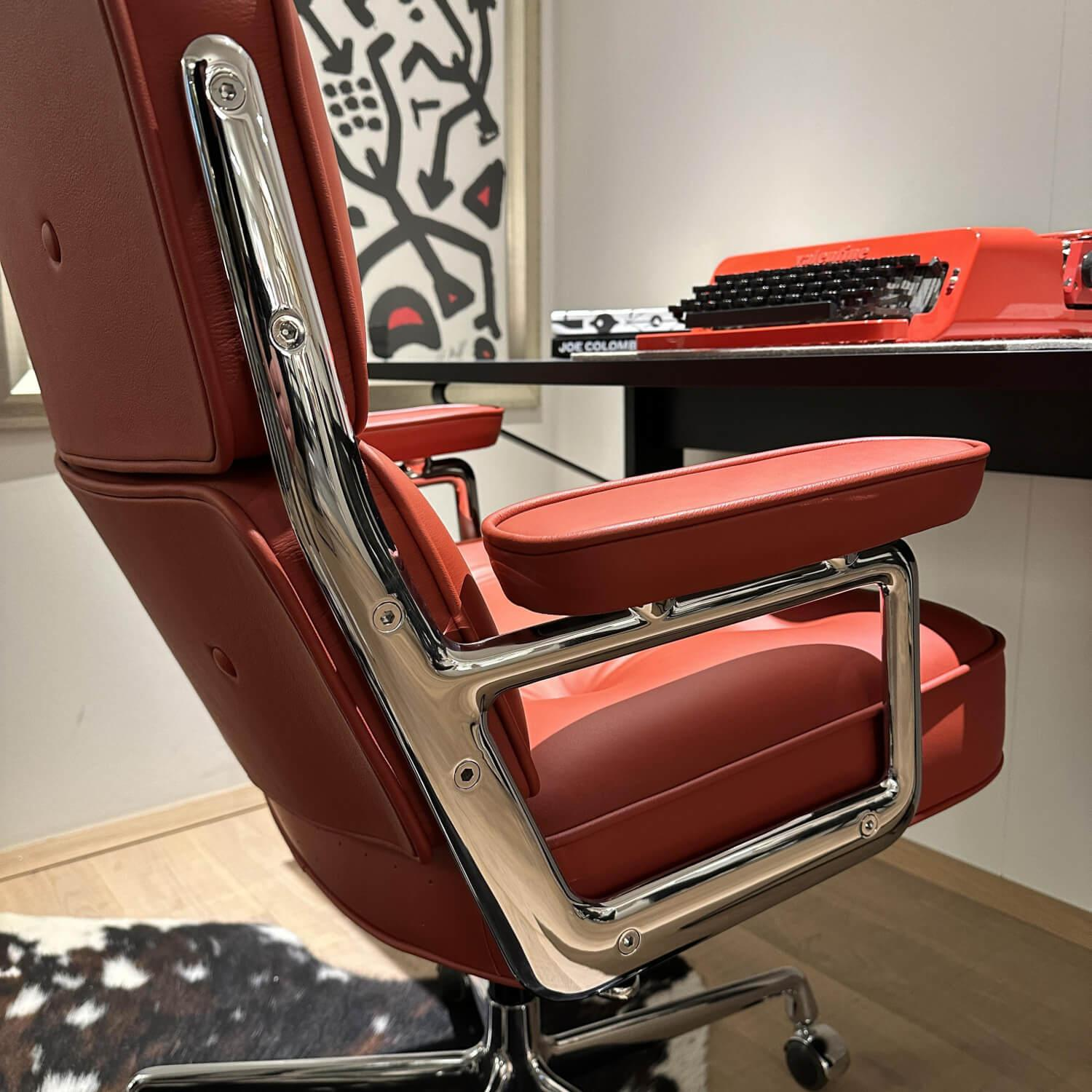 Bürostuhl Lobby Chair ES 104 Leder Red Stone Rot Gestell Aluminum Verchromt Mit Weichen Rollen