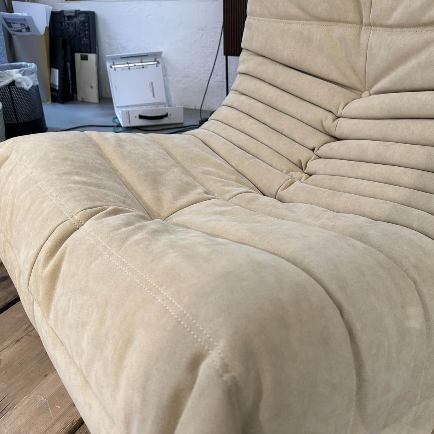 Ligne Roset - Sessel Togo Stoff Alcantara Amber Glow Beige - 3