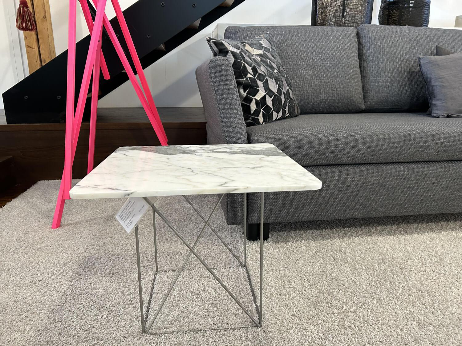 COR - Beistelltisch Pilotis Platte Quadratisch Marmor Arabescato Weiß Gestell Metall Verchromt - 2