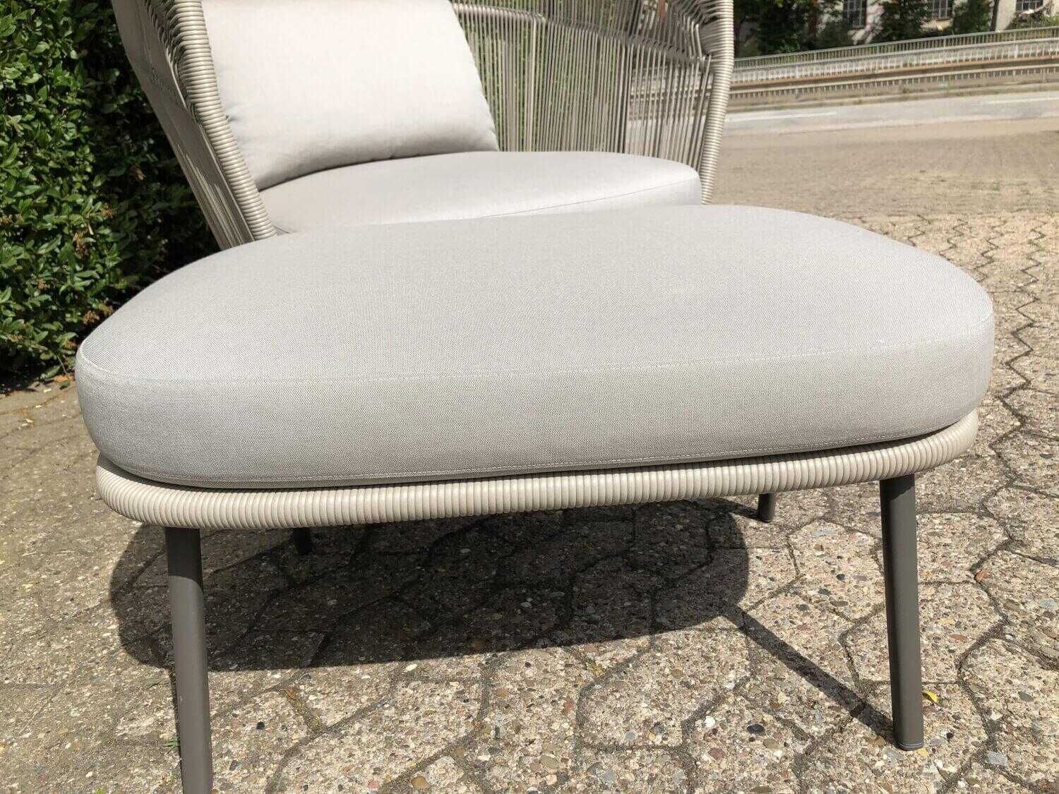 Sessel Rilly 452 Cool Taupe mit Hocker