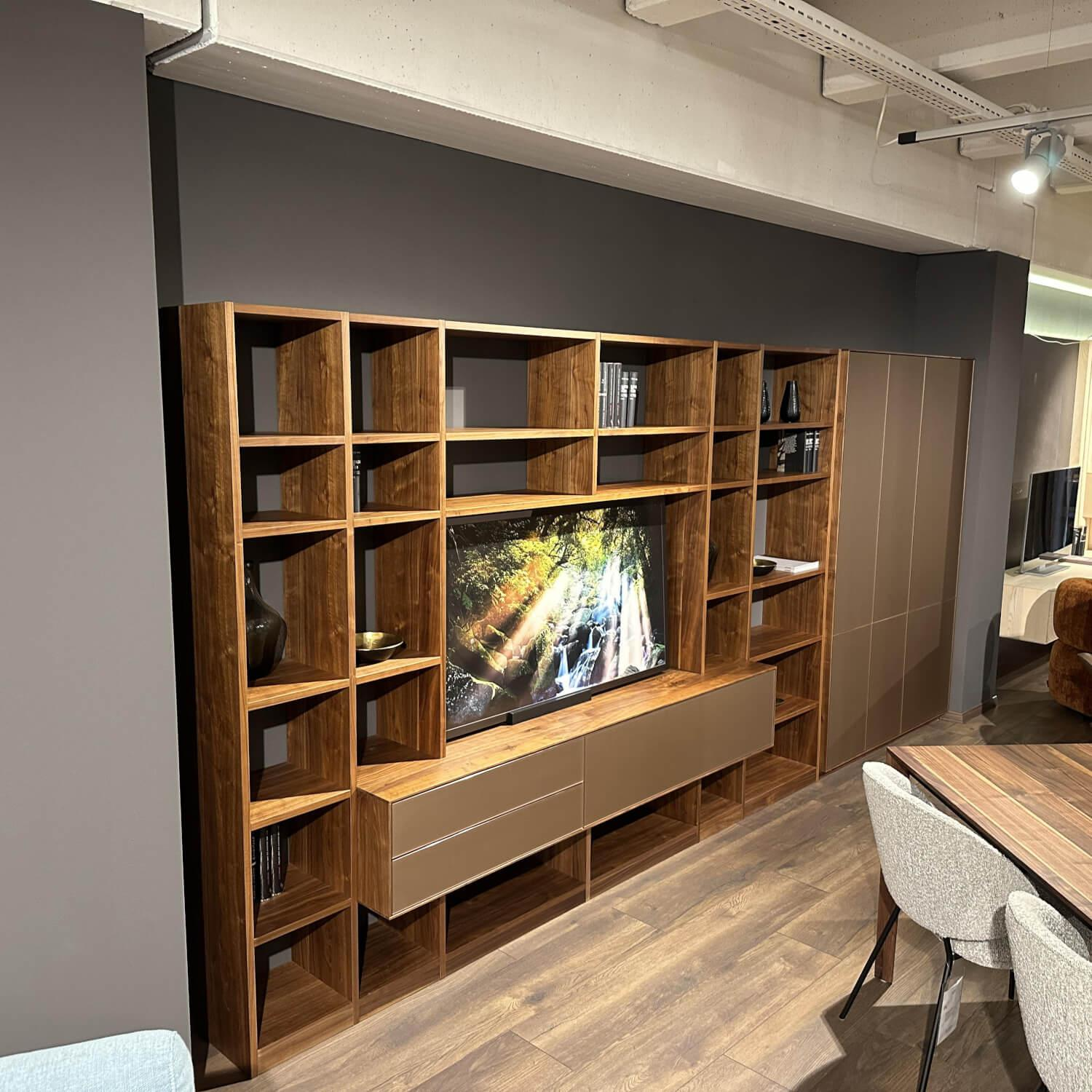 Anrei - Wohnwand Puro Holz Ast Nussbaum Natur Geölt Fronten Glas Matt Bronze - 12