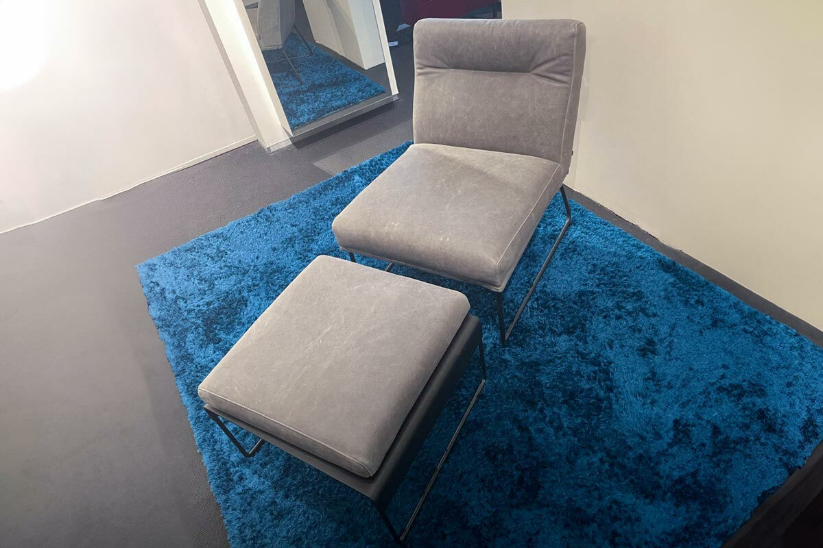 KFF - Sessel D-Light Lounge Leder Siena Greystone 1258 Grau Gestell Rundrohrkufe Schwarz M02 Mit Hockertisch - 3