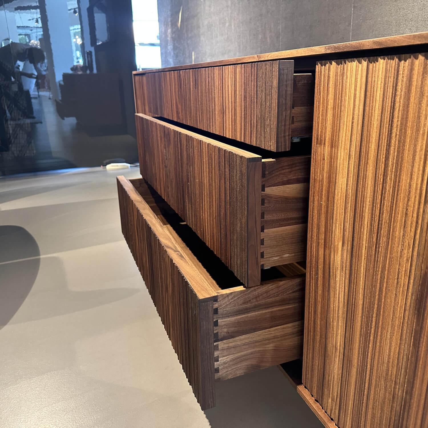 Riva1920 - Sideboard Vela Nussbaum Ohne Knoten Geölt - 3