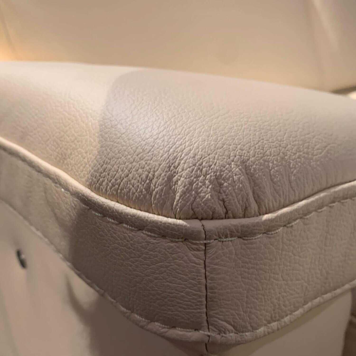 Sofa Feels Leder Pund Rose-White mit Hocker und elektrischer Sitztiefenverstellung