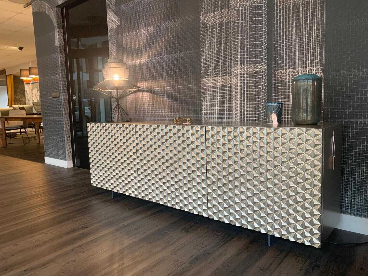 cattelan-italia-sideboard-royalton-3-t-C3-BCrig-mit-glaseinlegeb-C3-B6den-4d048f294c25mjLUeHSF2Ooaa Cattelan Italia - Sideboard Royalton 3-türig mit Glaseinlegeböden - 2