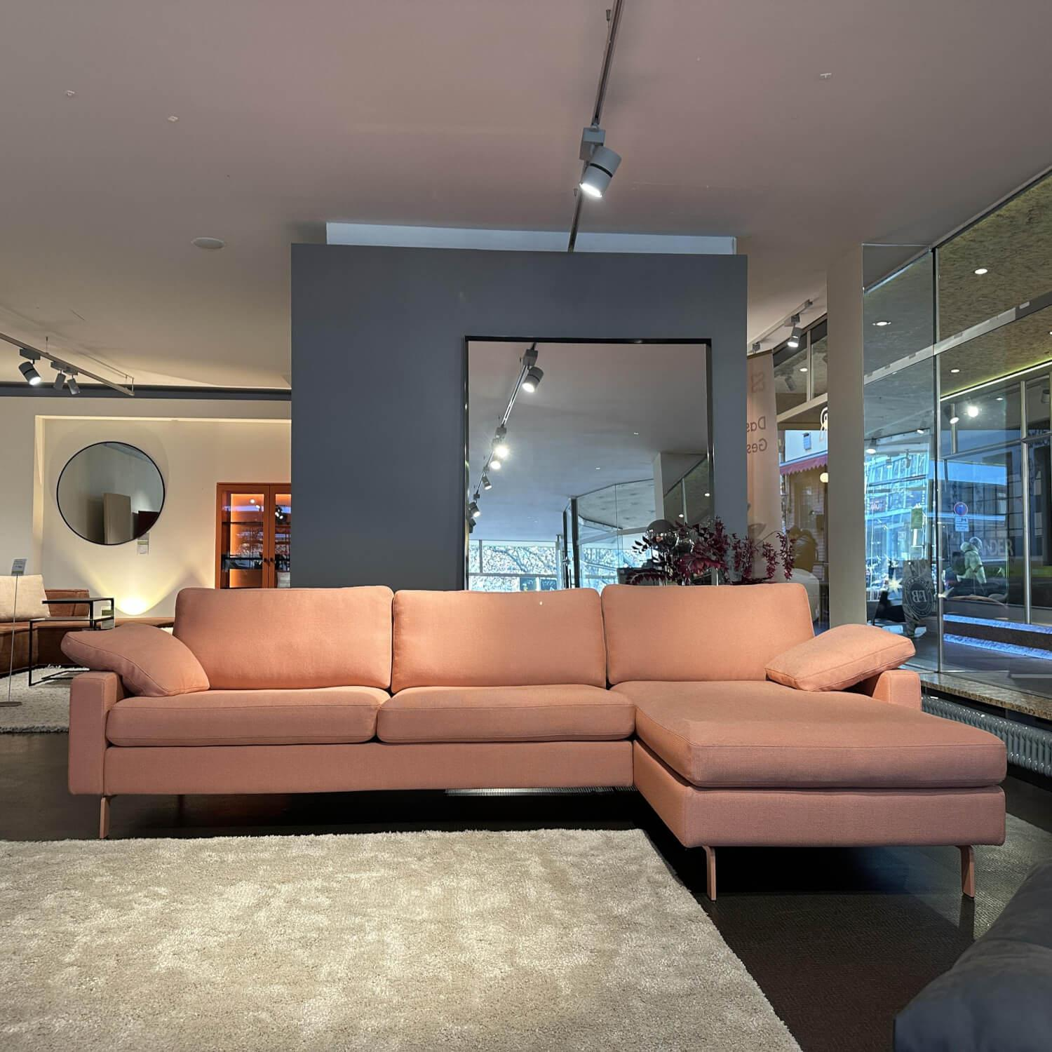 COR - Ecksofa Stoff Grapefruit 10071 Rosa Füße Lack RAL 3012 Rosa Inklusive Armlehnkissen - 4