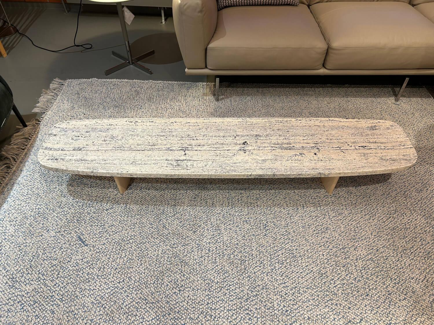 ClassiCon - Beistelltisch Materia Long Table Platte Travertin Natur Vertiefungen Indigo Gefärbt Füße Esche Massiv Natur - 2