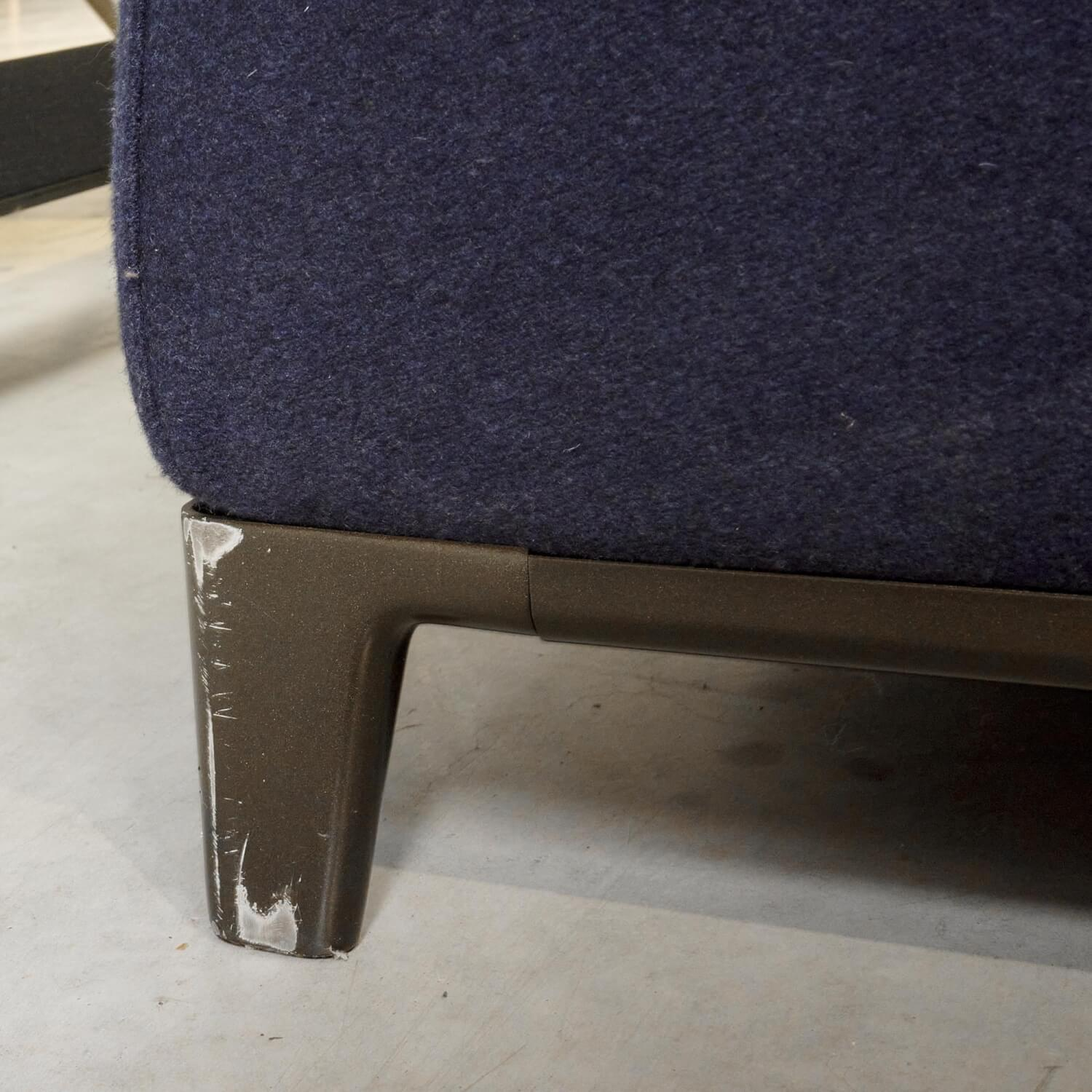 B&B Italia - Sofa MICHEL CLUB Stoff SERRA Marinenblau 2025850 Gestell Schwarz - 2