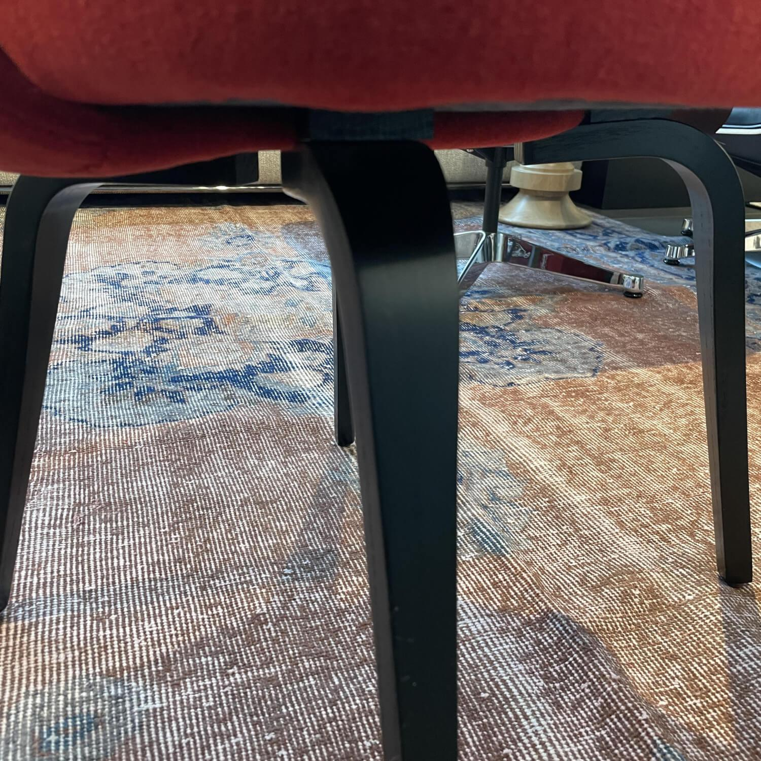 Knoll International - Saarinen Conference Chair Stoff B Velvet Tomato Rot ohne Armlehnen - 3