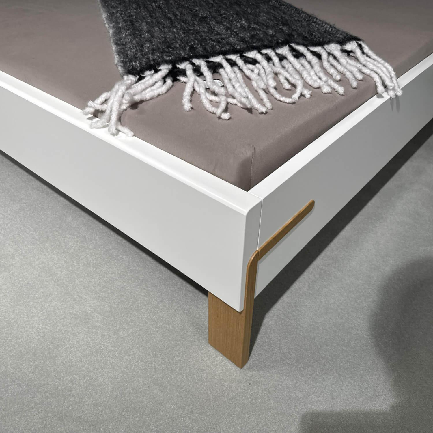 Hülsta - Schlafzimmer Dream Lack Reinweiss Akzent Natureiche Kunstleder Struktur Taupe Grau Griffe Chrom Glänzend - 4