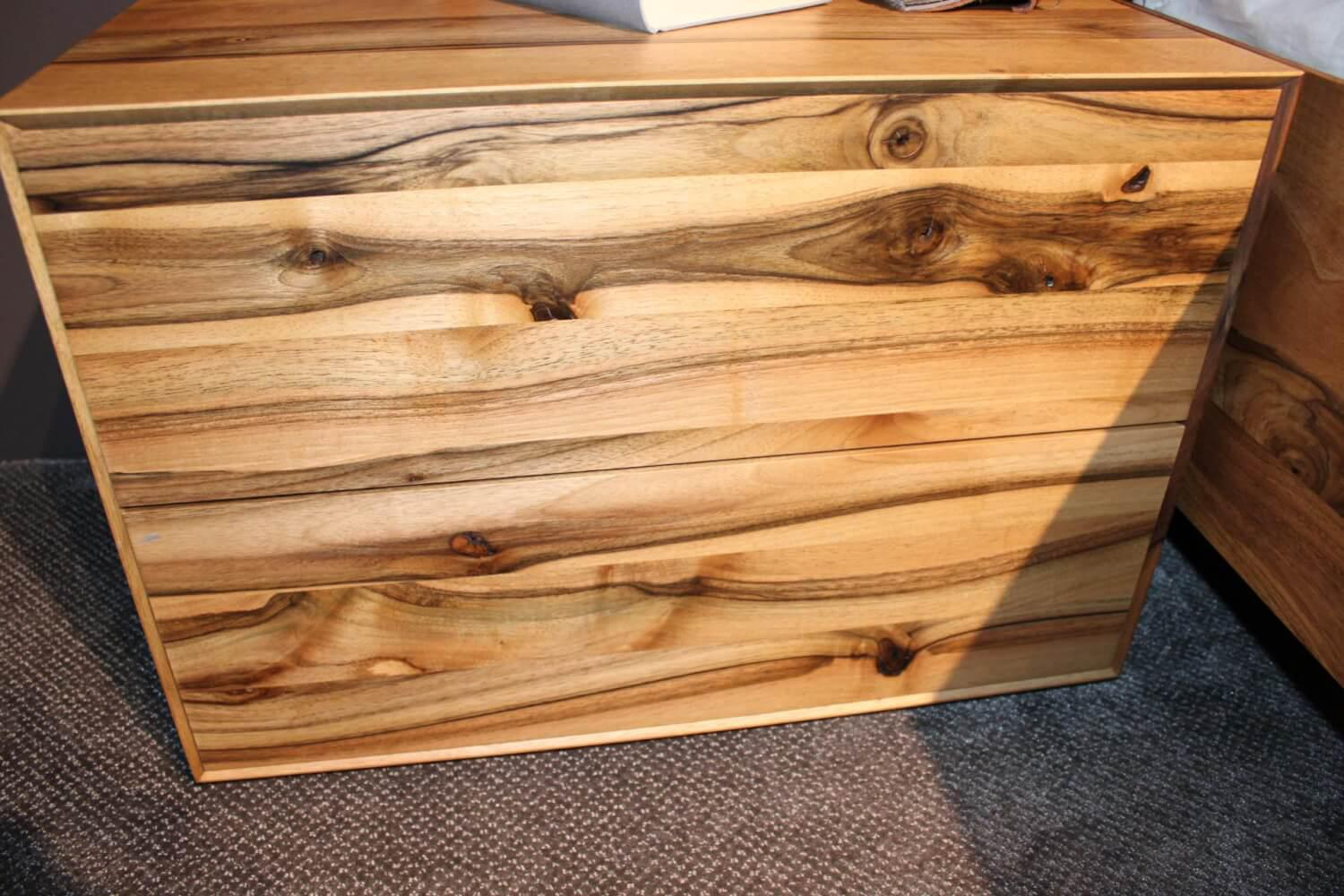 Paul Lindberg - Bettanlage Feria Nussbaum Massiv Stoff Loft Graphit 66 Grau mit 2 Nachtkästchen - 7