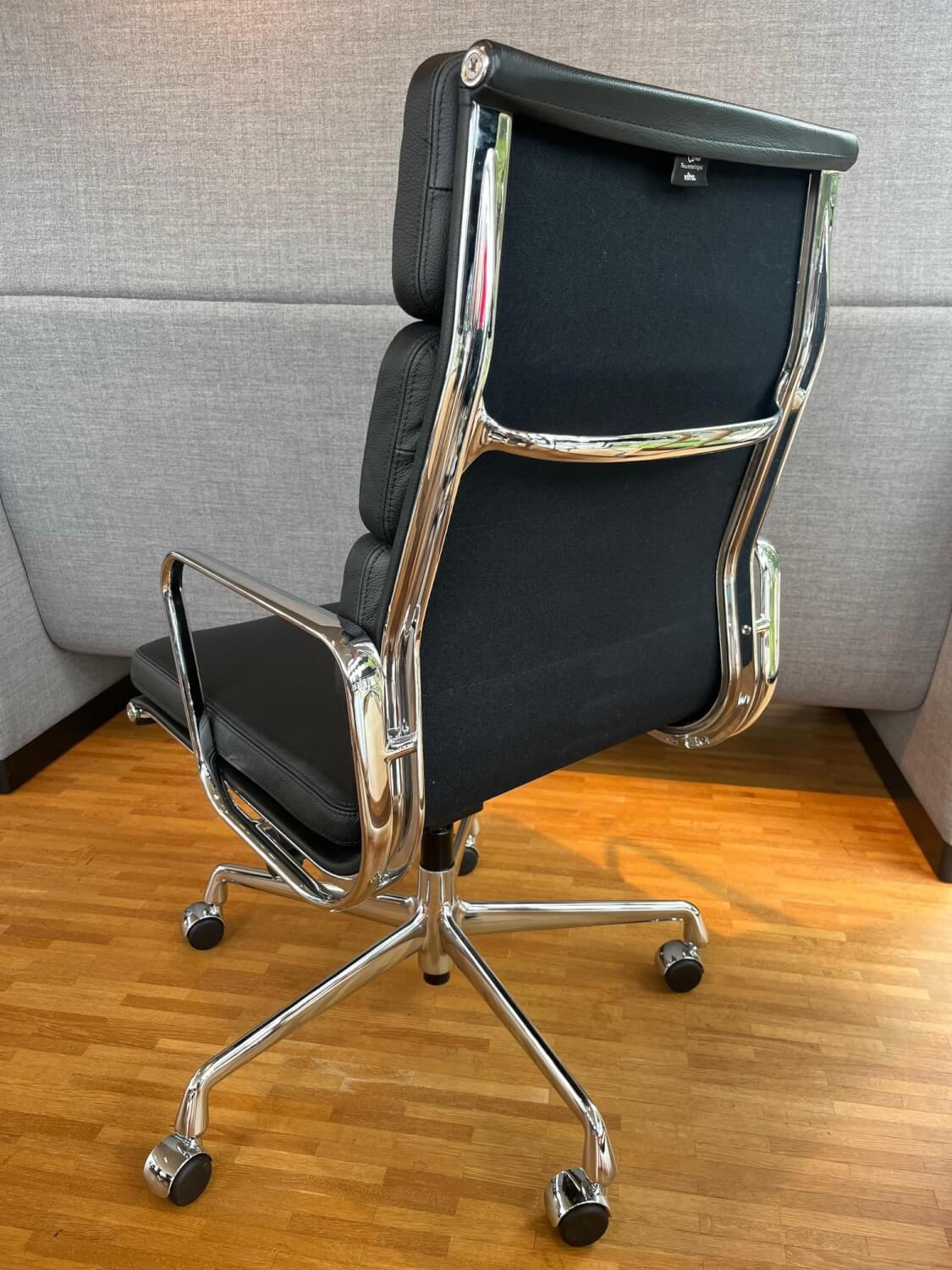 Vitra - Stuhl EA219 Softpad Leder Cuir Nero Schwarz Gestell Aluminium Verchromt Füße Rollen Schwarz - 3