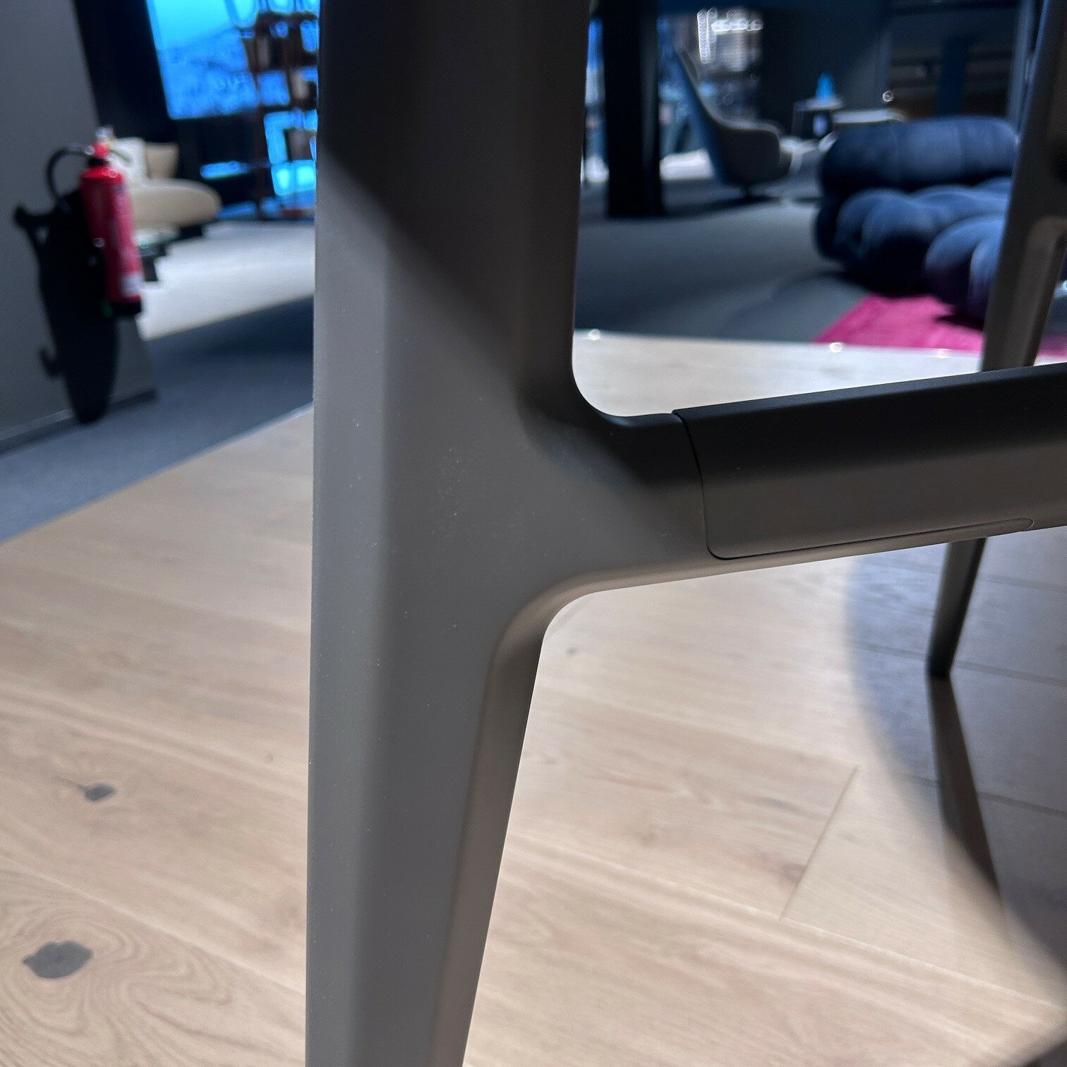 Rimadesio - Esstisch Francis Patte Satiniertes Glas Java Opaco Anthrazit Gestell Aluminium Java Schwarz Pulverbeschichtet - 9