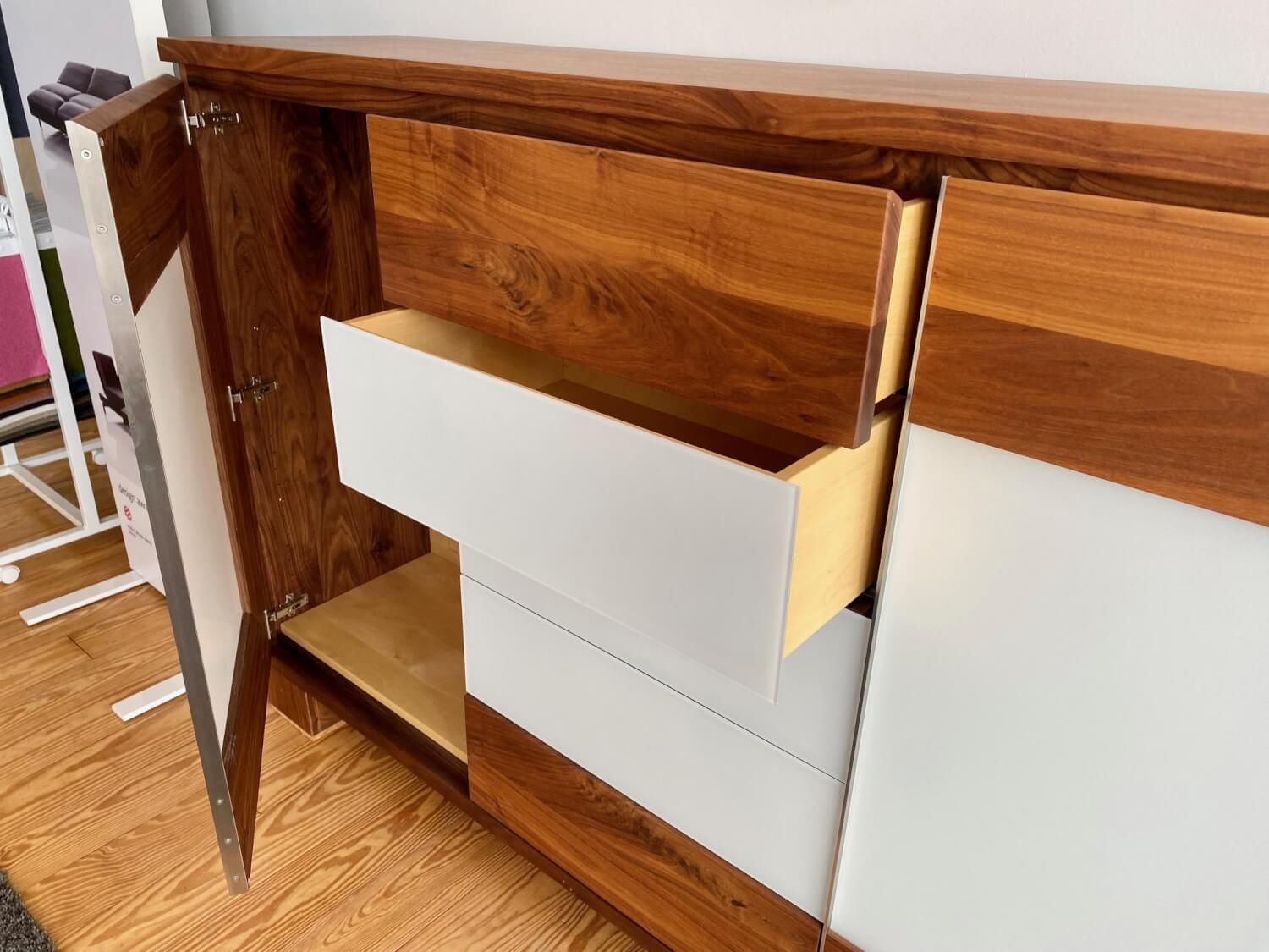 Scholtissek - Kommode Varus Ast Nussbaum Glas Optiwhite Matt - 9