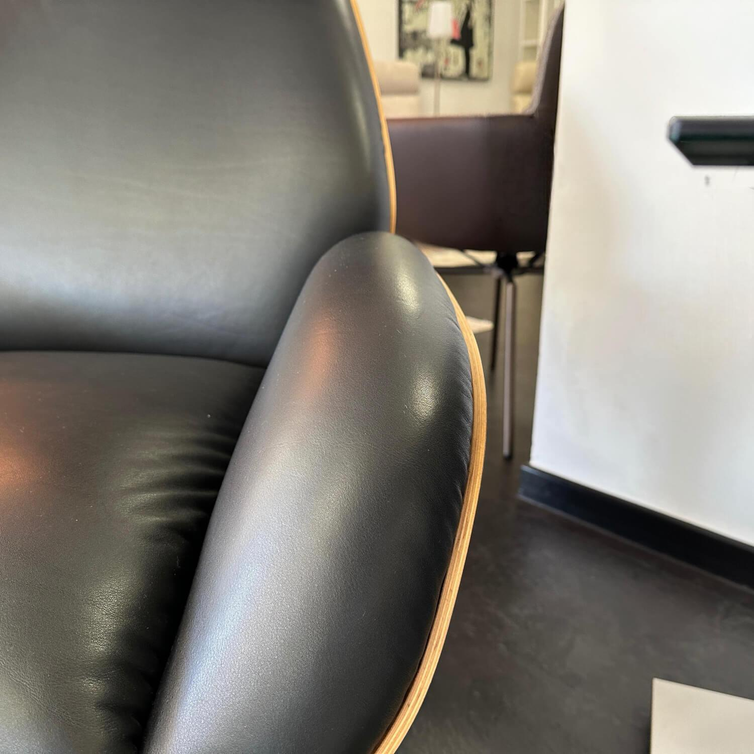 IP Design - Sessel Trinity Leder Space Black Schwarz Schale Nussbaum Geölt Sternfuß Metall Matt Schwarz Inklusive Hocker - 7