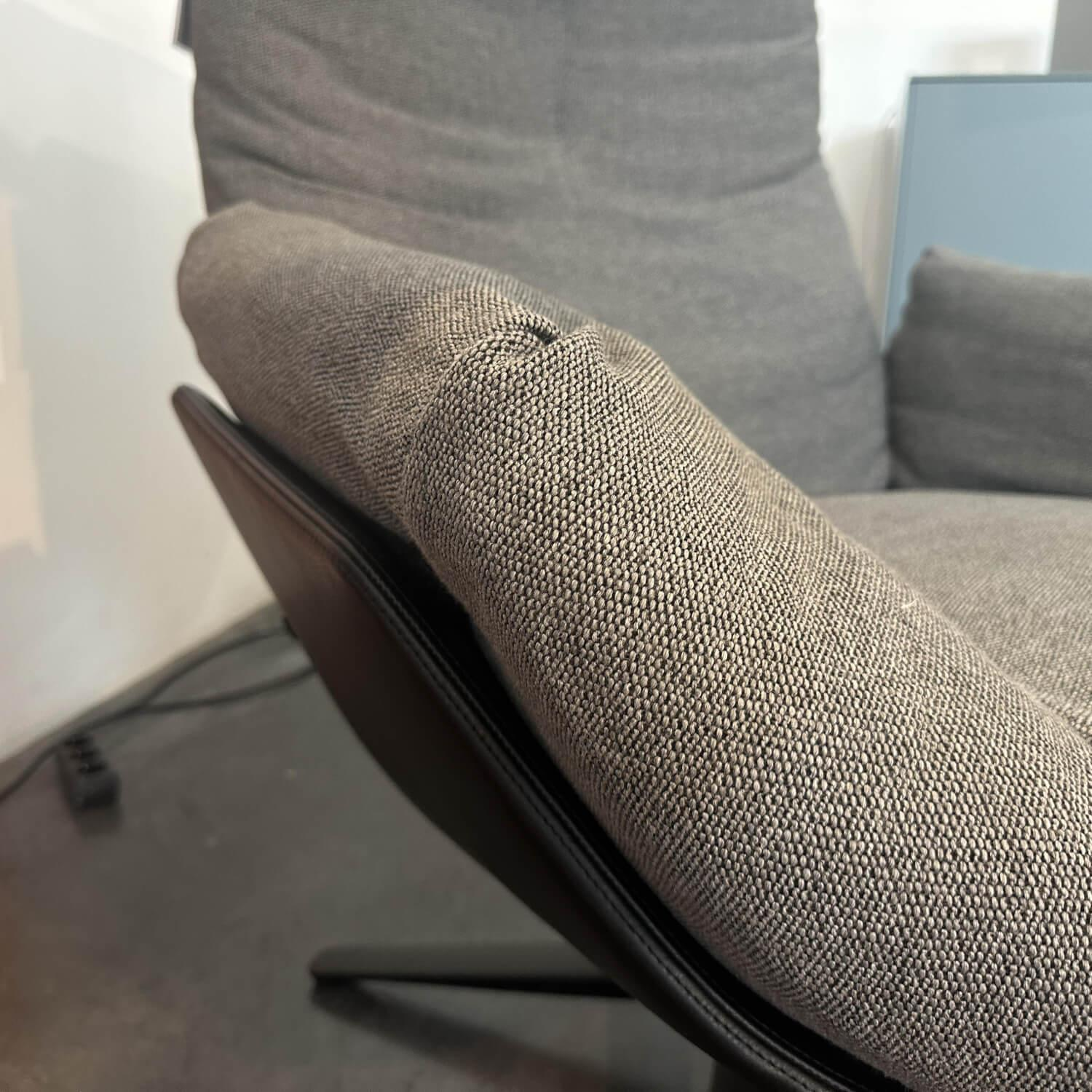 COR - Lounge Drehsessel Cordia Leder Semi 286 Schwarz Gestell Schwarz Inklusive Hocker und Filzgleiter - 3