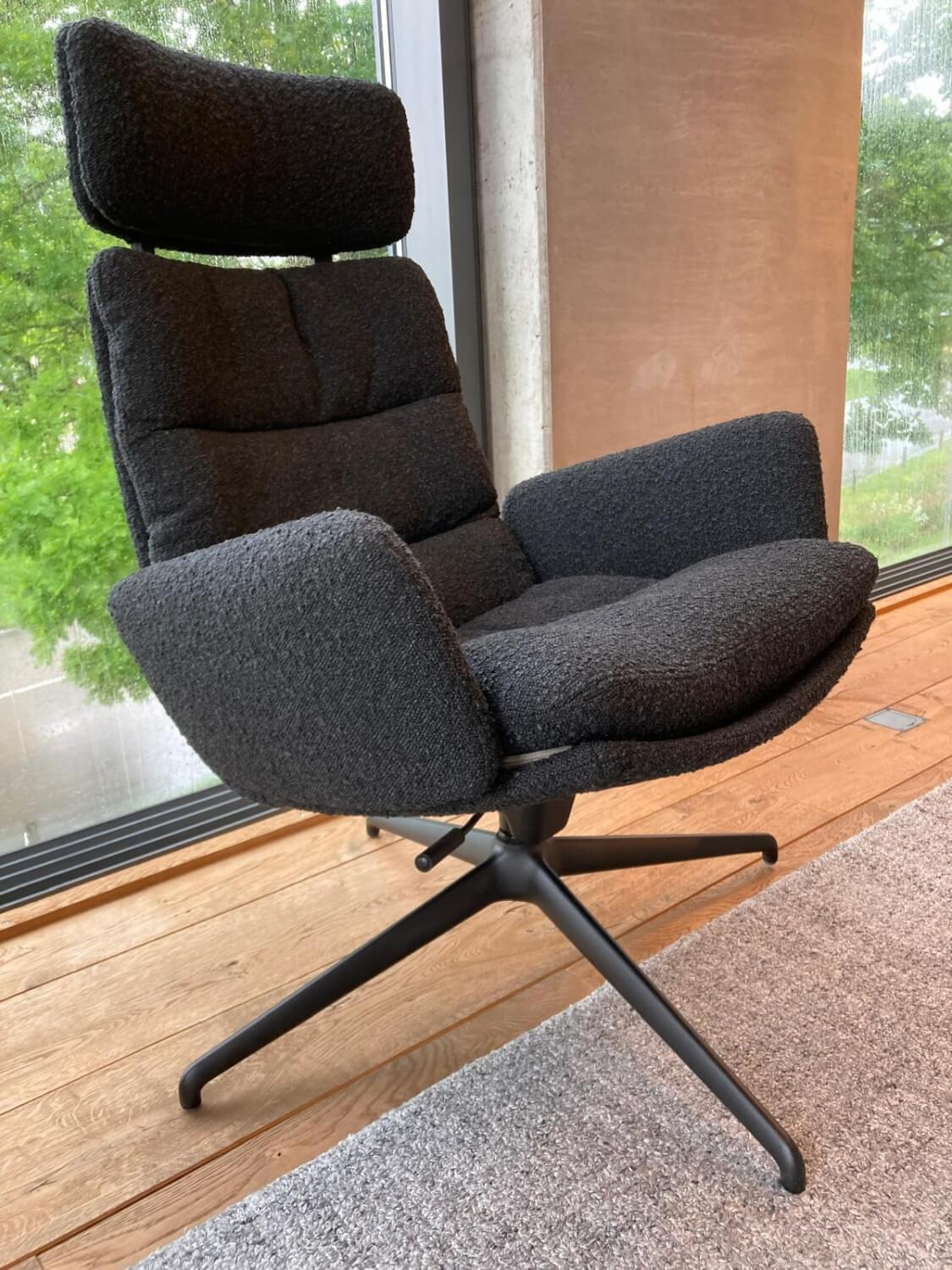 KFF - Lounge Sessel Arva Stoff Ascot Schwarz 2407 Sternfuß Struktur Schwarz Mit Wippmechanismus Inklusive Hocker - 5