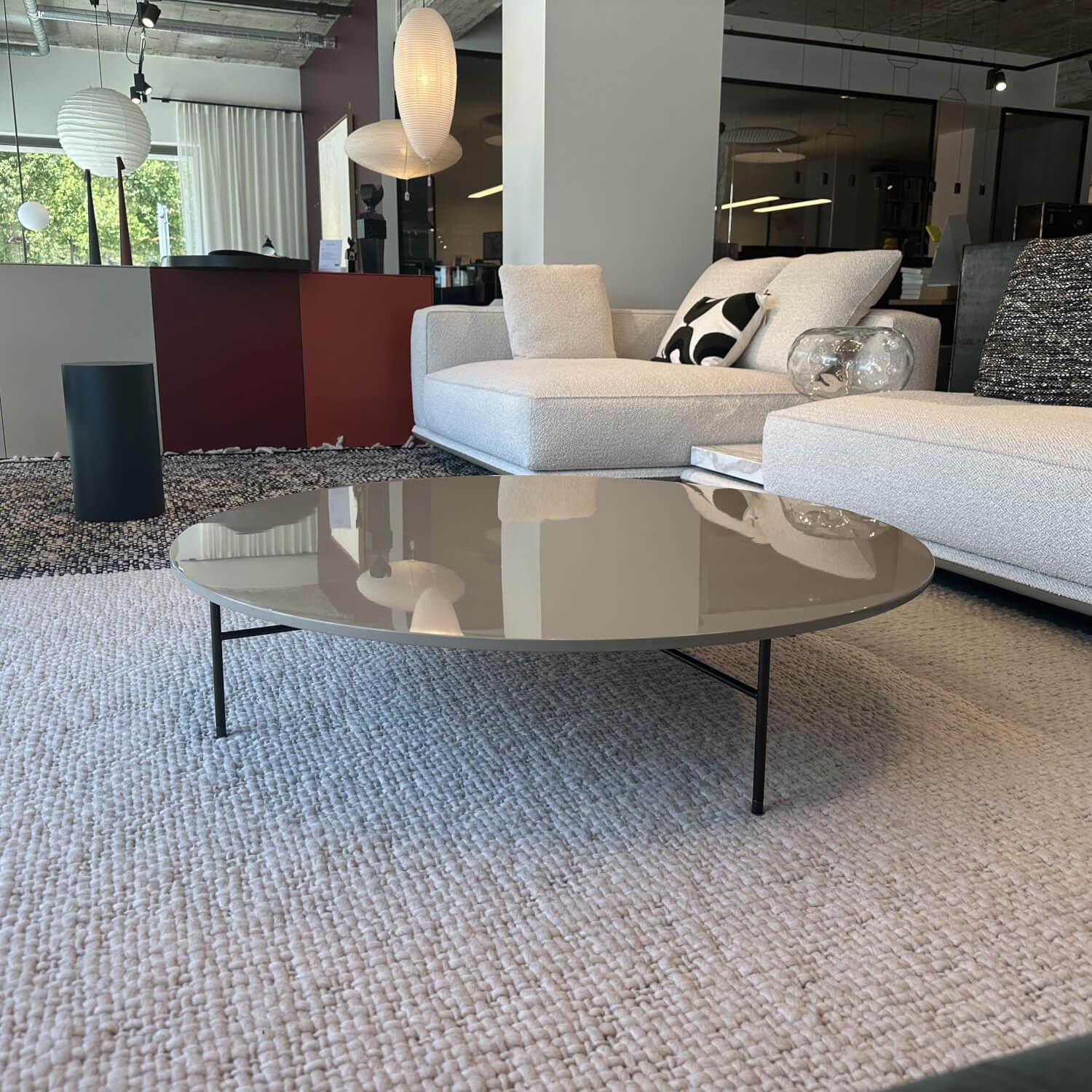 Minotti - Beistelltisch Lelong Tavolo Platte Lack Capucchino Braun Grau Hochglanz Gestell Metall Schwarz Pulverbeschichtet - 6