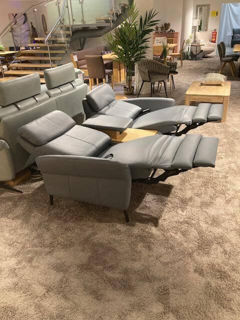 Natura - Sofa Fresno Zweisitzer Leder Mercury Blau Grau mit motorischer Verstellung - 4