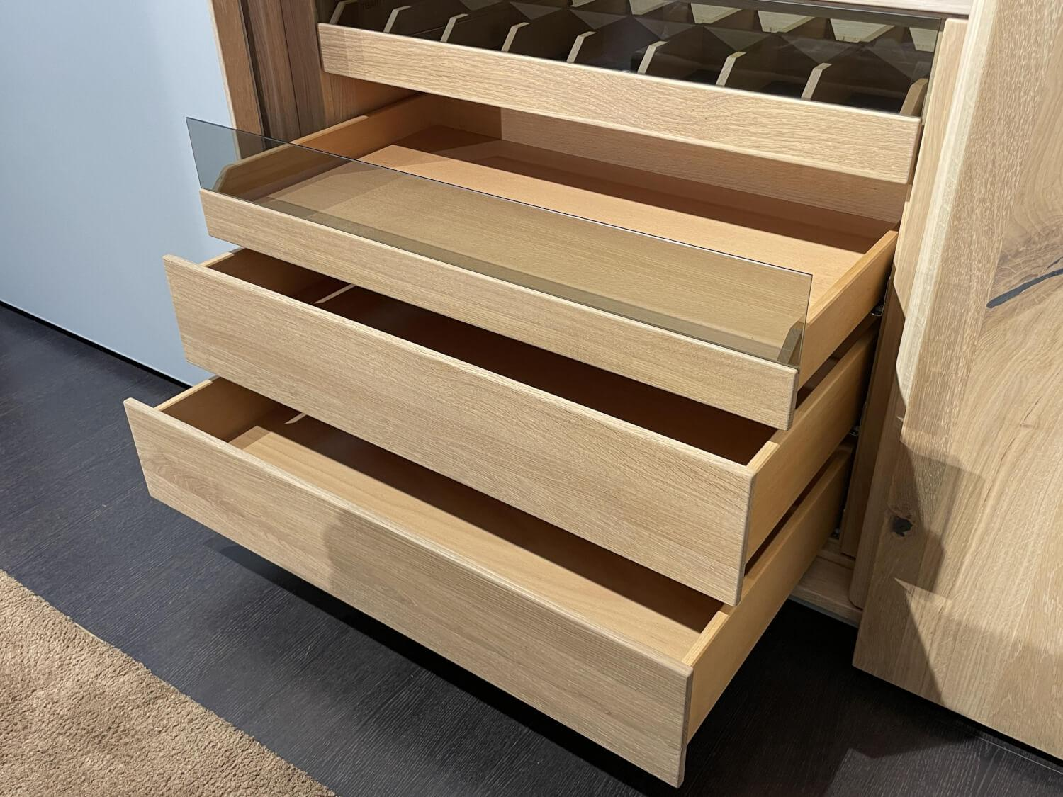 Team 7 - Schwebetürenschrank Soft Eiche Wild Weißöl Farbglas Matt Hellgrau Inklusive Innenleben Und Beleuchtung - 17