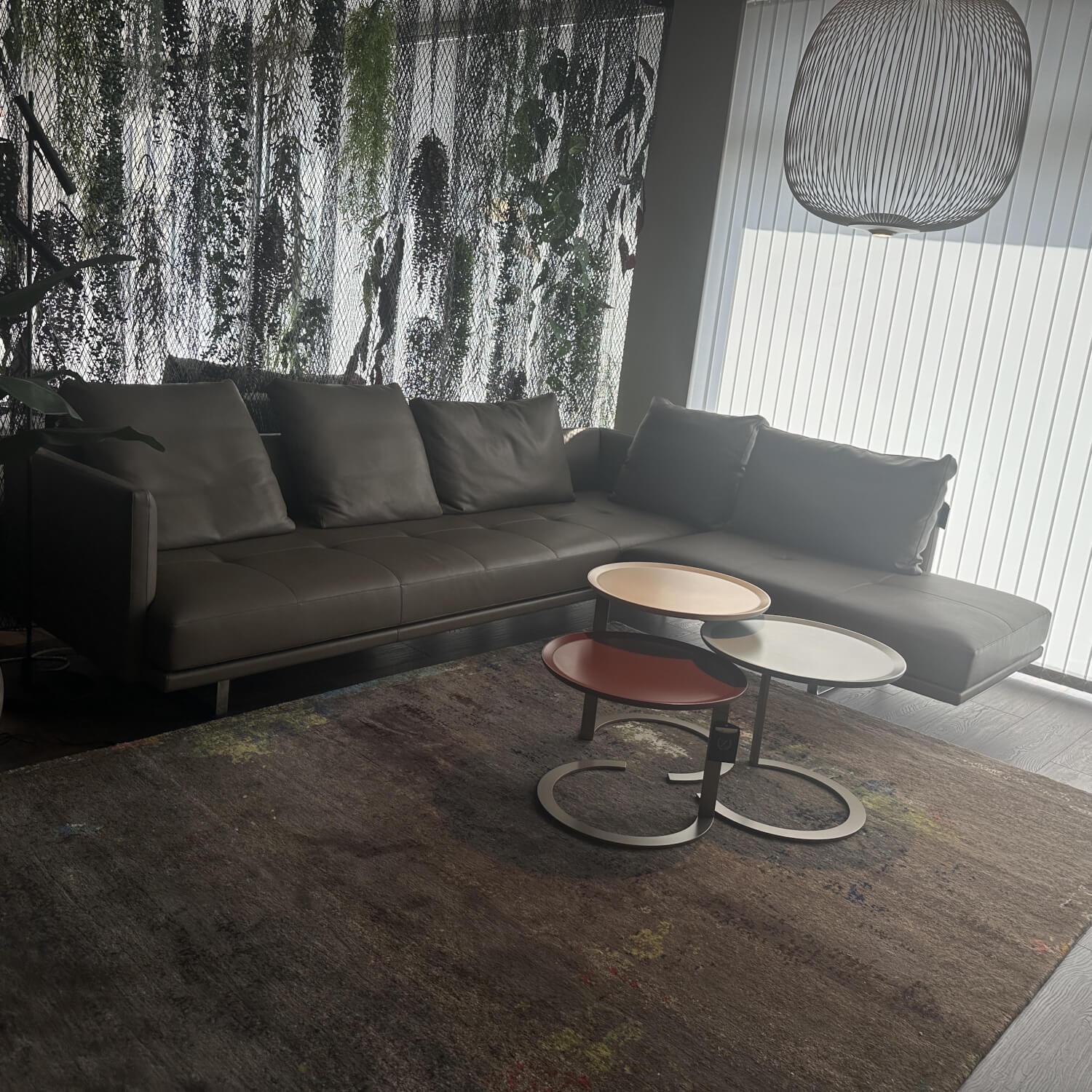 Christine Kröncke - 3er-Set Beistelltisch Trio Platte Lack High Hell Beige Medium Ocean Grau Low Maroon Braun Rot Metallgestell Bronze Look Schwarz - 3