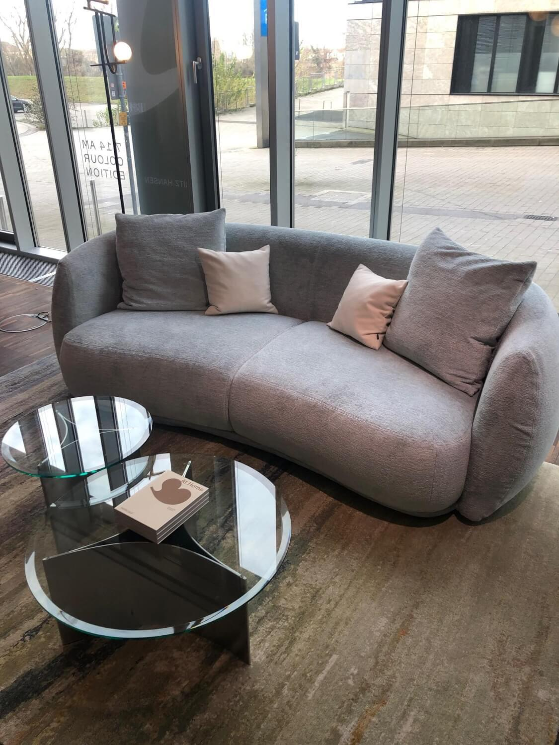 Moroso - Sofa Pacific Zweisitzer Major Stoff Yeti A8828 Crystal Water Blau mit 4 Kissen - 4