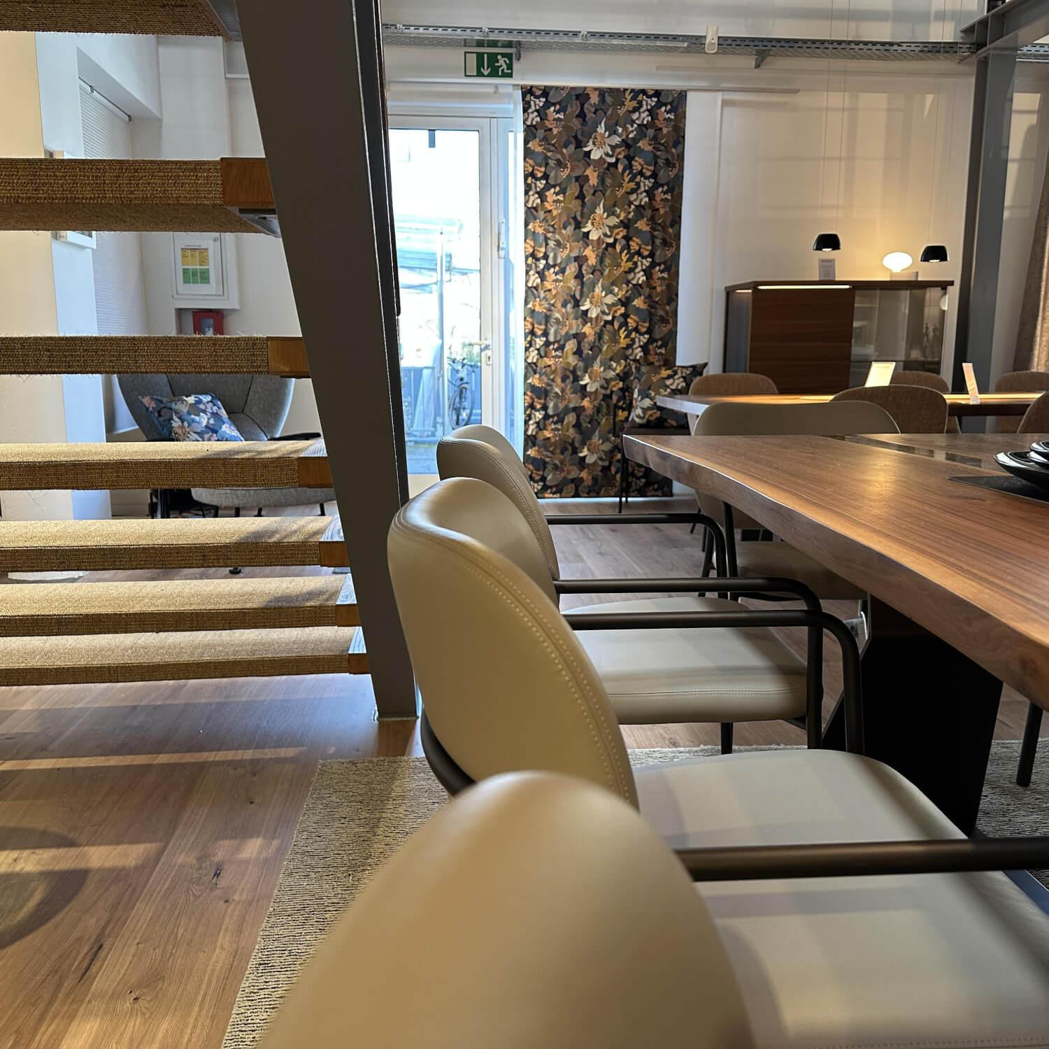 Tonon - Sitzgruppe Eli Leder 9 Soft 96 Grau Beige Gestell Stahl Brüniert - 2