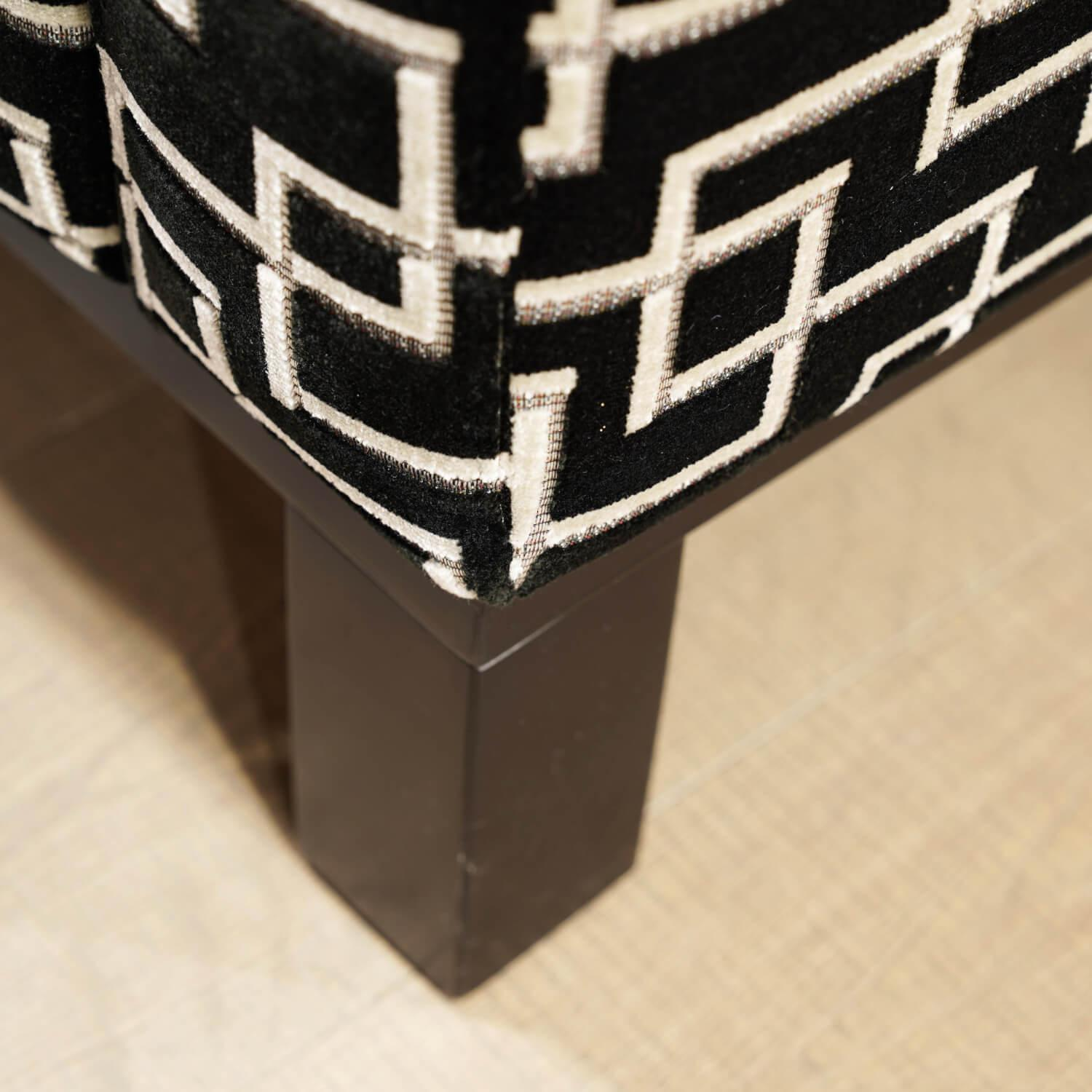 Lambert - Sofa Bella Bezug Stoff 83567 Eileen Schwarz/Grau Rahmen Und Füße Massivholz Schwarz Gebeizt - 5