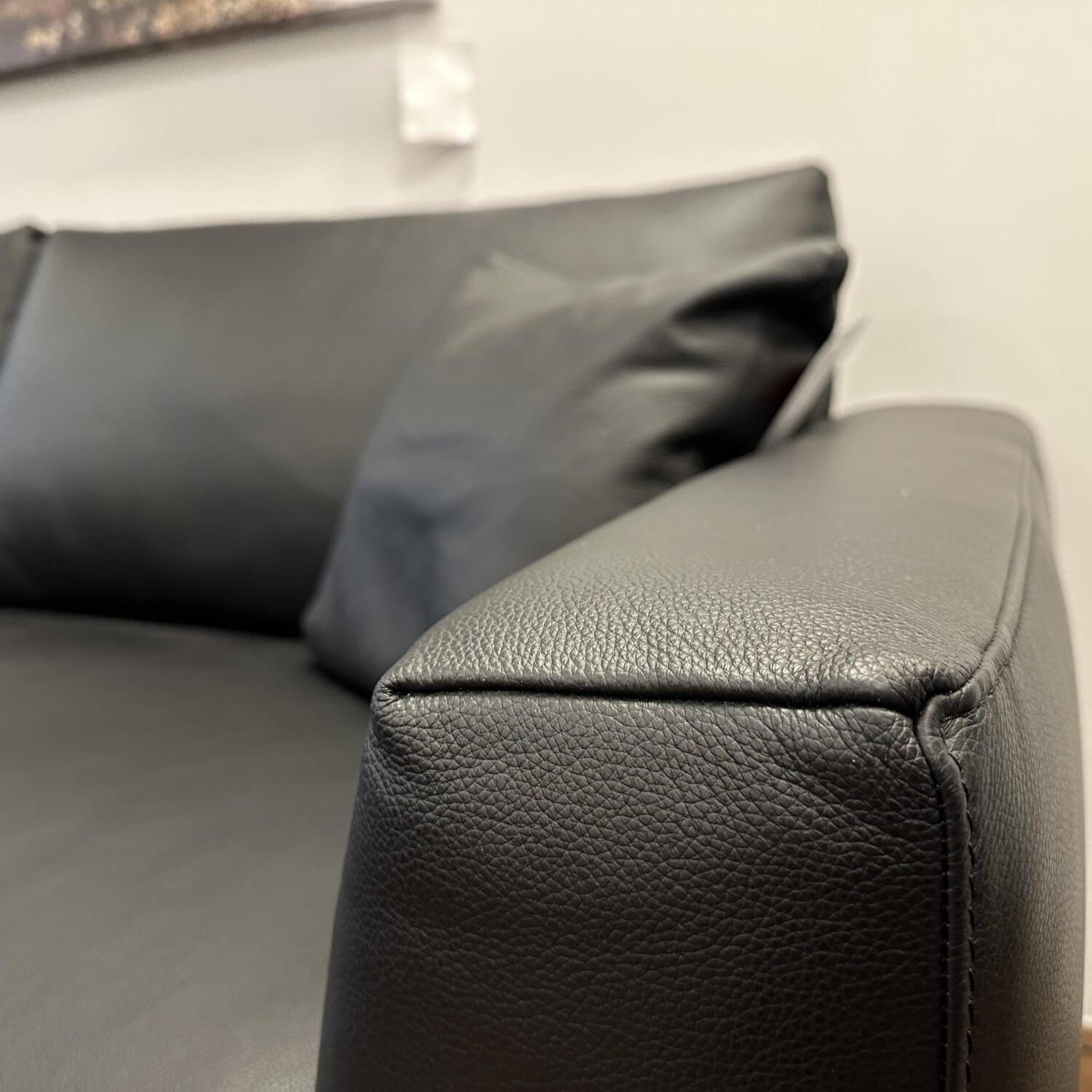 Rom - Ecksofa Cosmo Rindsleder Montana Black Schwarz Füße Stahl Mattschwarz Lackiert Inklusive Kissen - 3