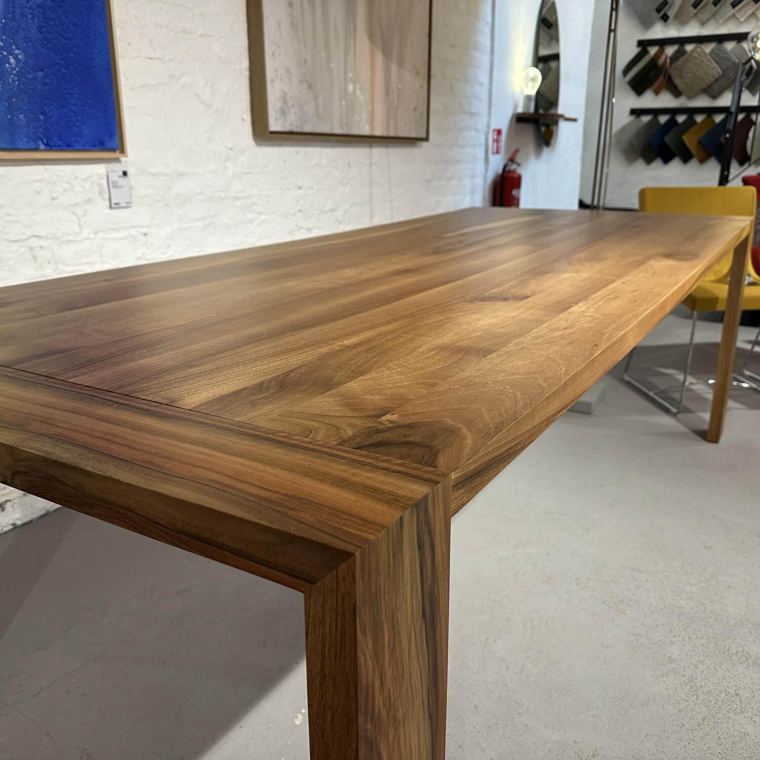 Ligne Roset - Dining Table Eaton Solid Walnut Oiled And Clear Lacquer Matt - 4