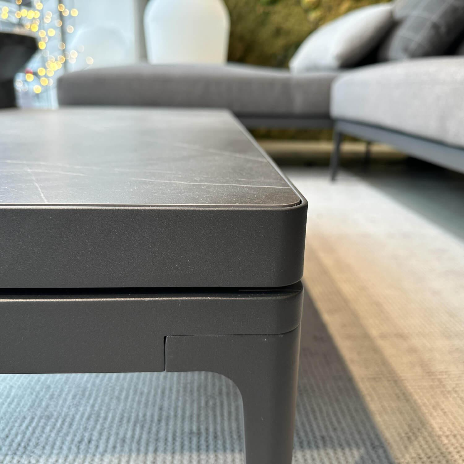 Gloster - Kaffeetisch Grid Platte Keramik Nero Schwarz Gestell Aluminium Meteor Schwarz Pulverbeschichtet - 6