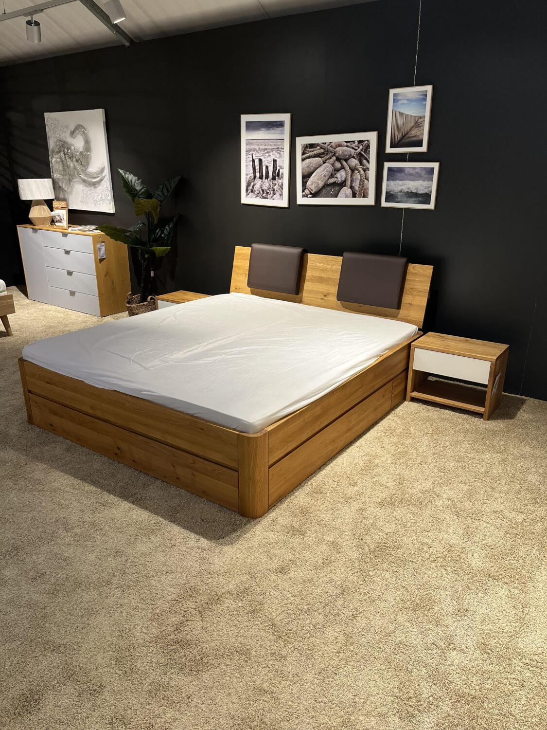 m&h - Doppelbett Modell C Wildeiche Massiv Stabverleimt Geölt Füße Rund Inklusive Nachtkommoden Ohne Matratzen - 5