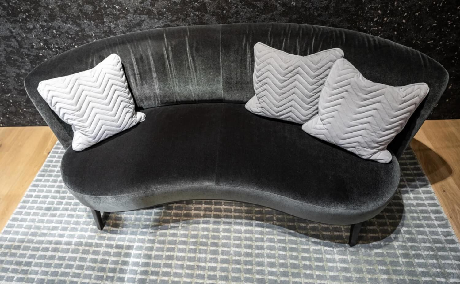 Bielefelder Werkstätten - Cocktailsofa Polo Stoff Emilia 1762-191 Dunkelgrün Füße Wengefarbig Gebeizt - 3